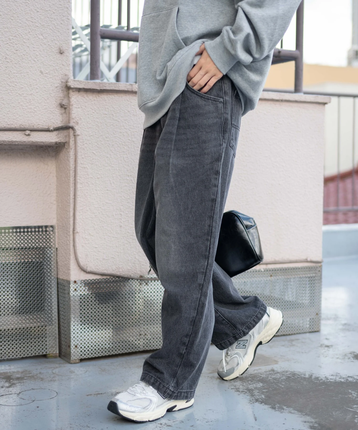 デニムルーズテーパードパンツ - Image 49