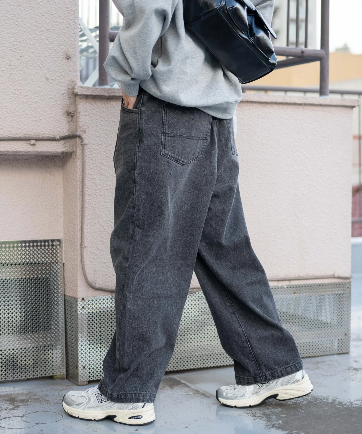 デニムルーズテーパードパンツ - Image 50