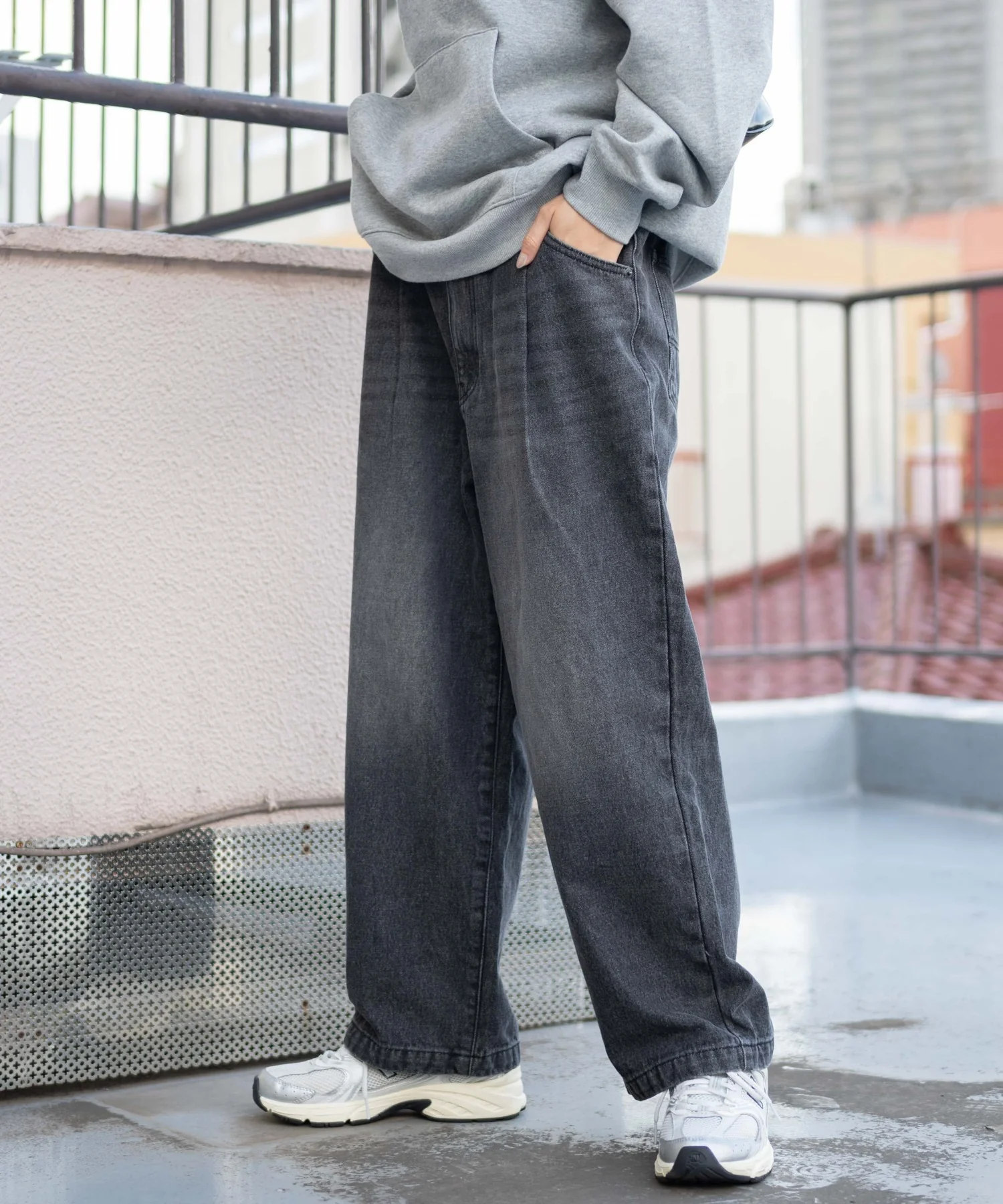 デニムルーズテーパードパンツ - Image 51