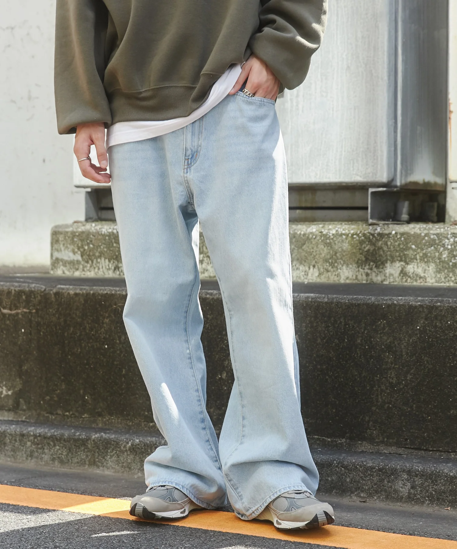 デニムルーズフレアパンツ - Image 10