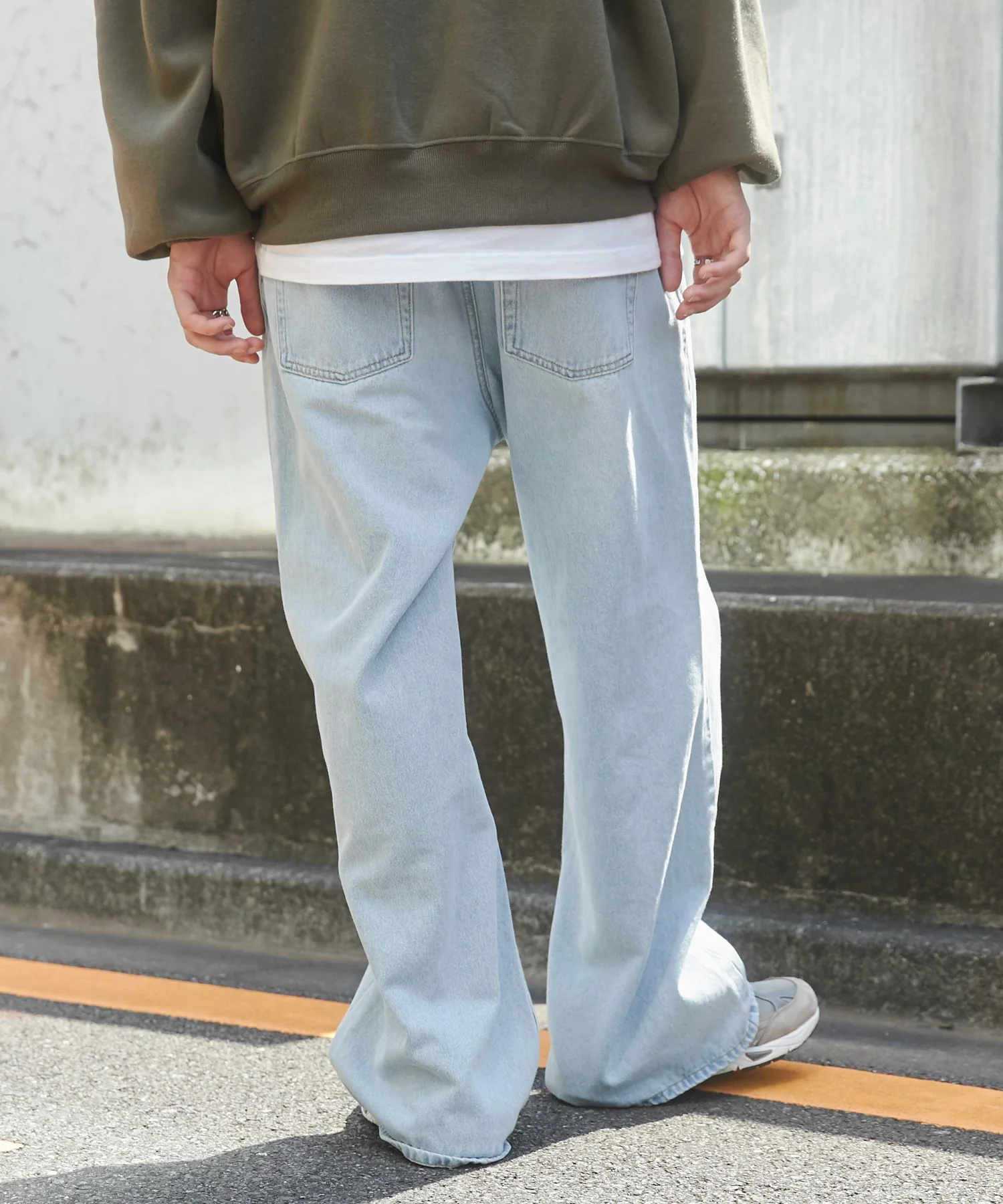 デニムルーズフレアパンツ - Image 12