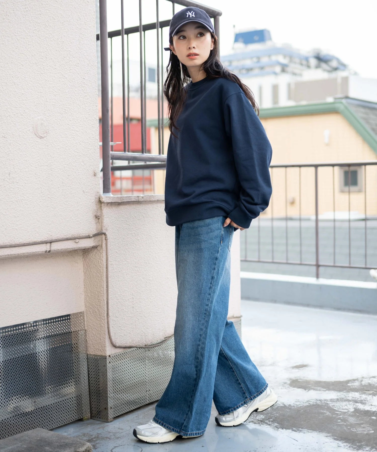 デニムルーズフレアパンツ - Image 29