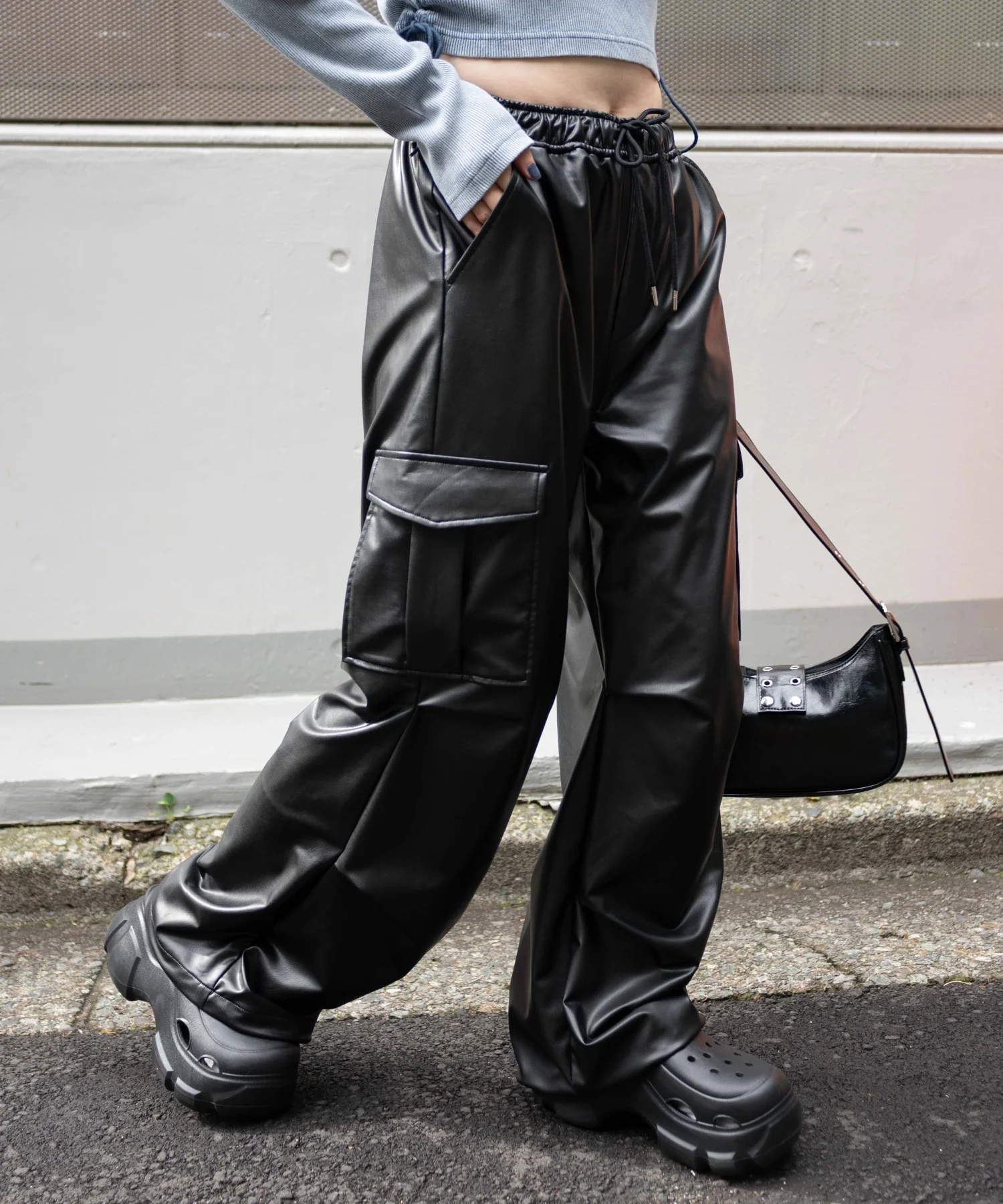 合皮パラシュートカーゴパンツ - Image 5