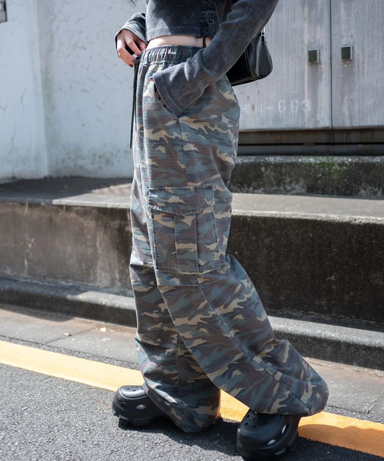 ヴィンテージウォッシュパラシュートカーゴパンツ - Image 4