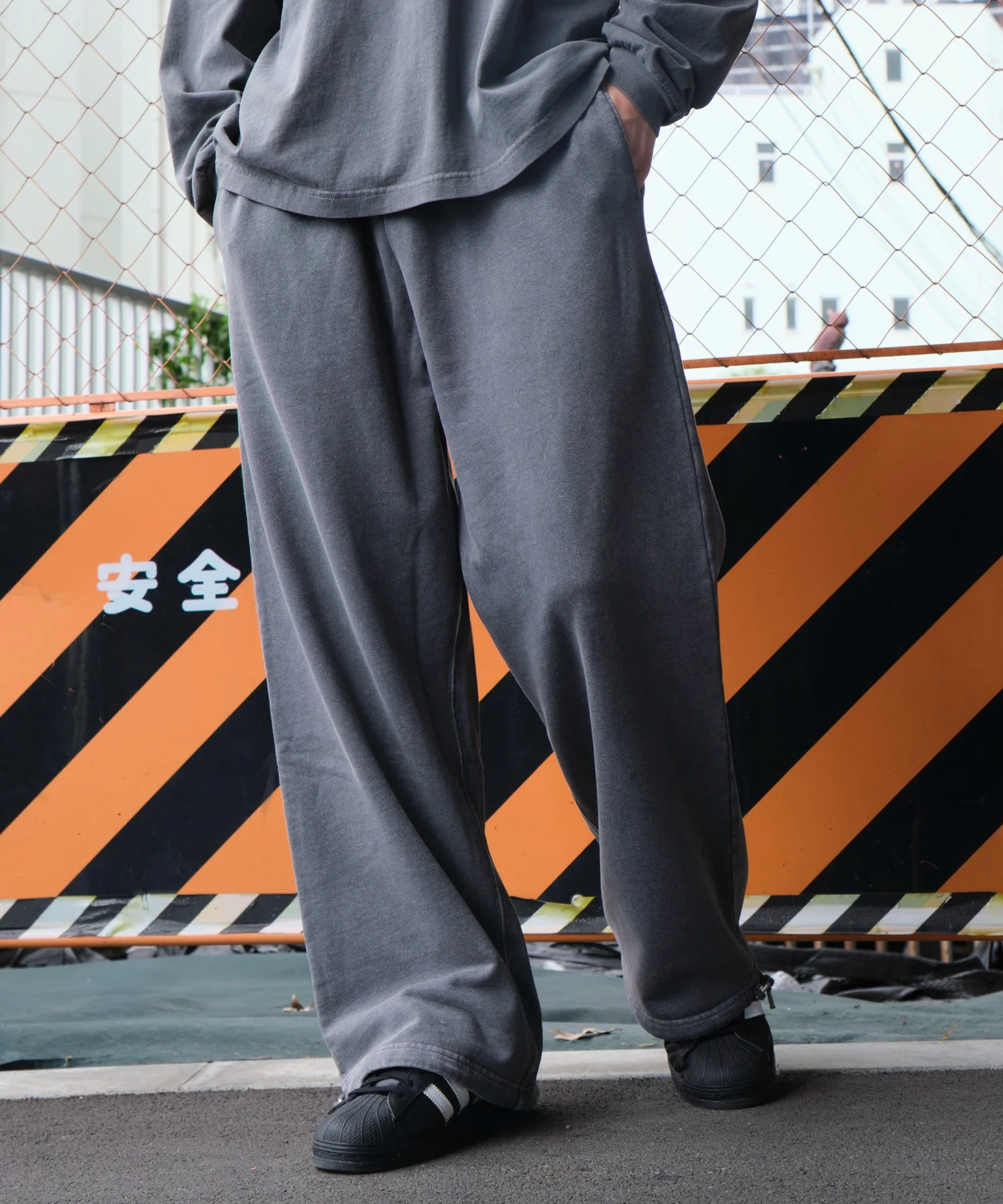 アシッドウォッシュワイドスウェットパンツ - Image 13