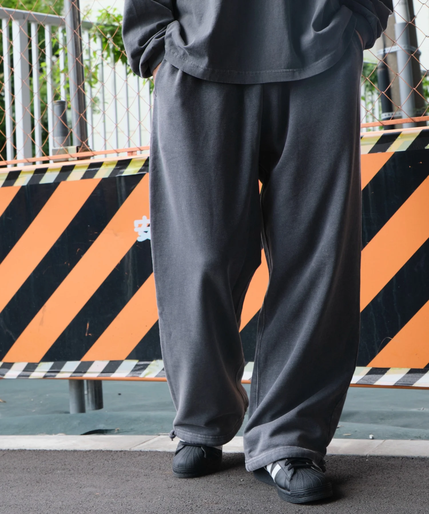 アシッドウォッシュワイドスウェットパンツ - Image 2