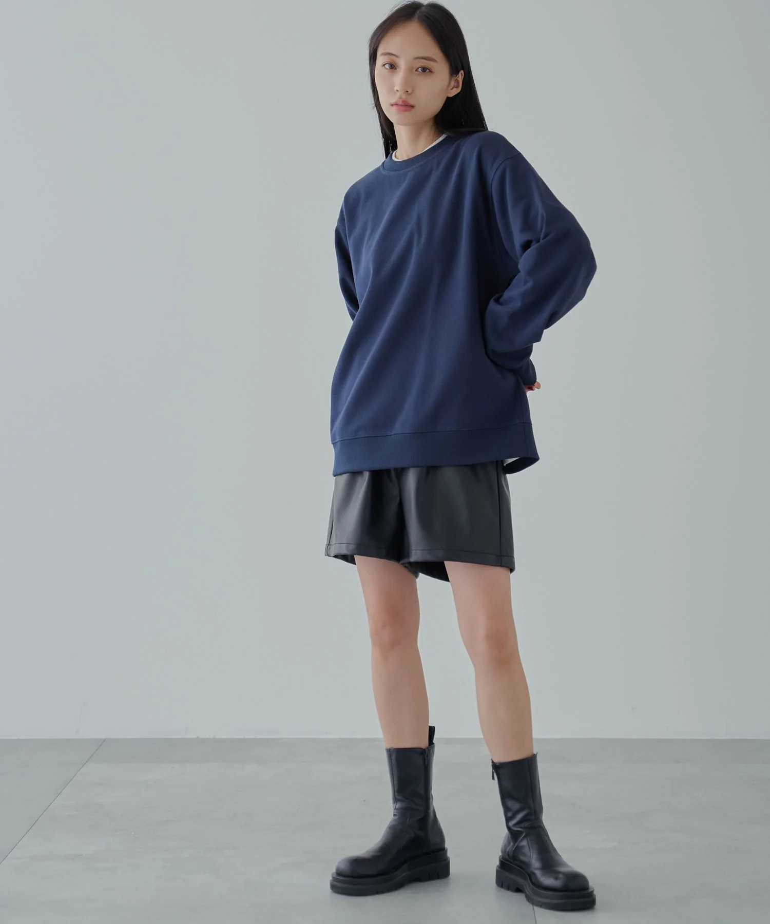 リラックスフィットスウェットプルオーバー - Image 9