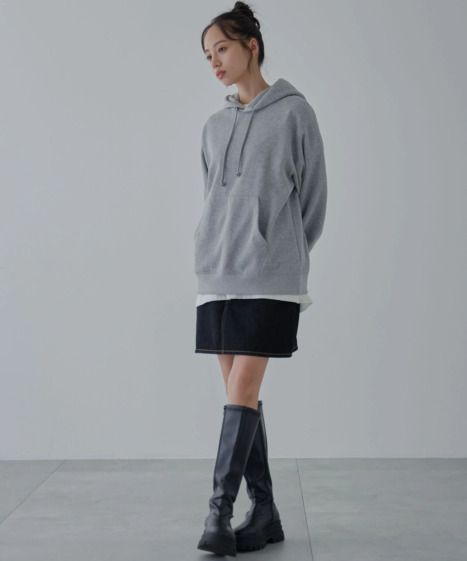 リラックスフィットスウェットプルパーカー - Image 10