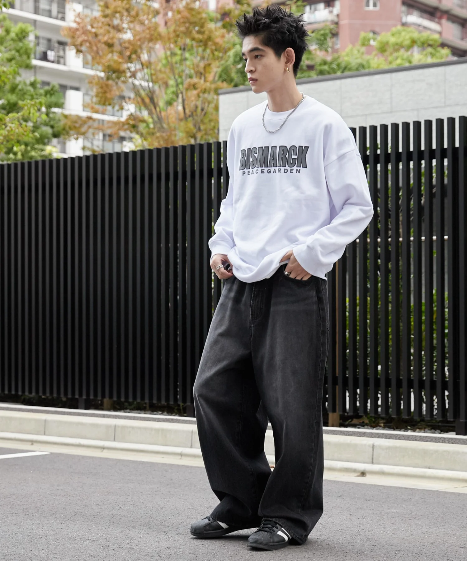 アクセ付きグラフィックプルオーバー - Image 11