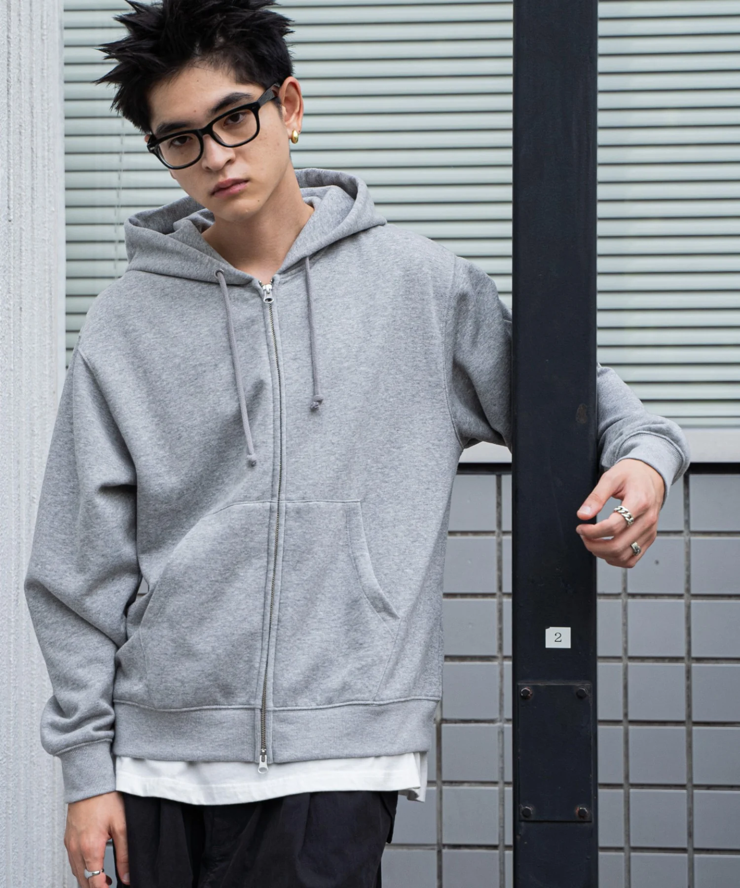 リラックスフィットバックロゴジップパーカー - Image 11