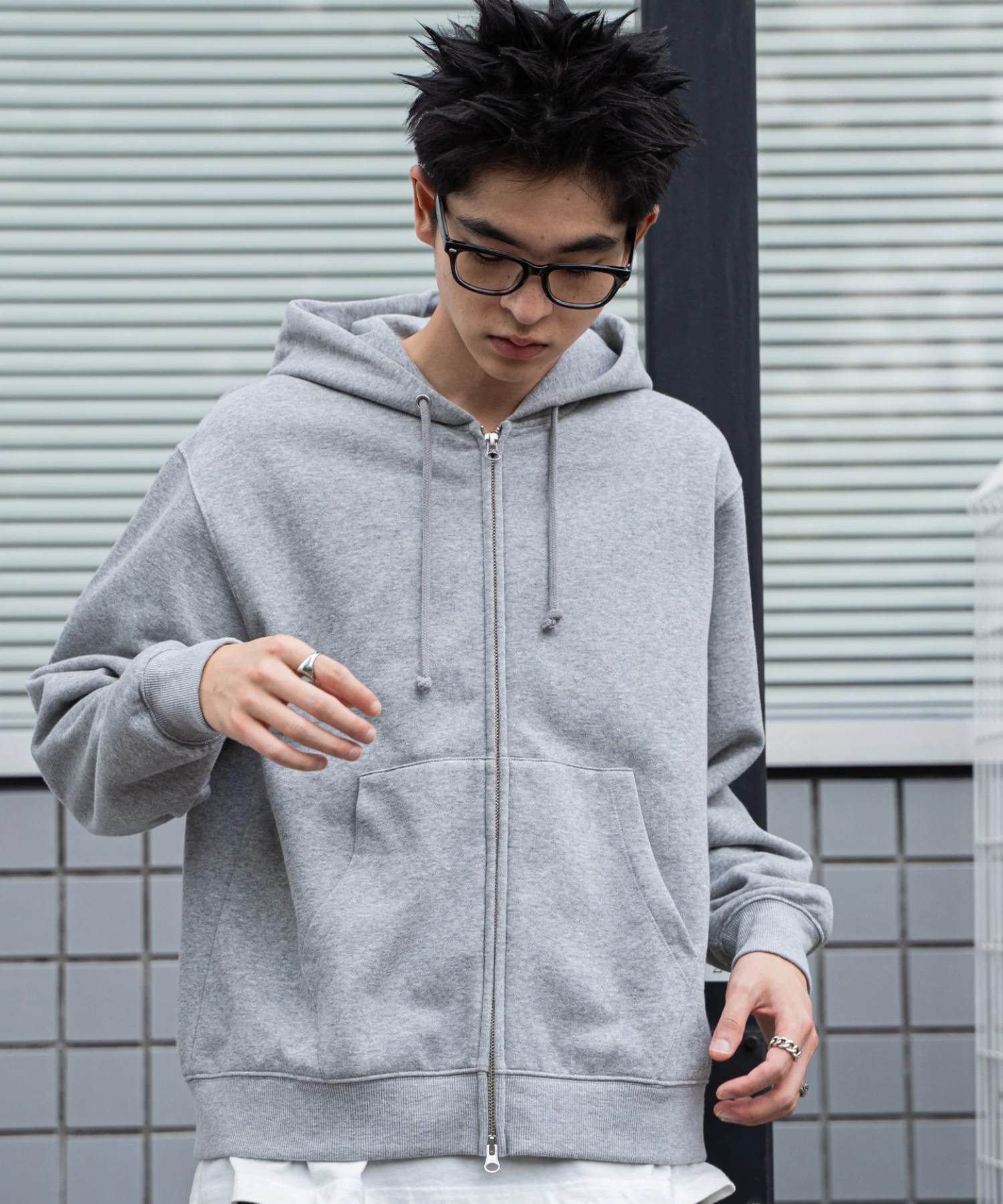リラックスフィットバックロゴジップパーカー - Image 12