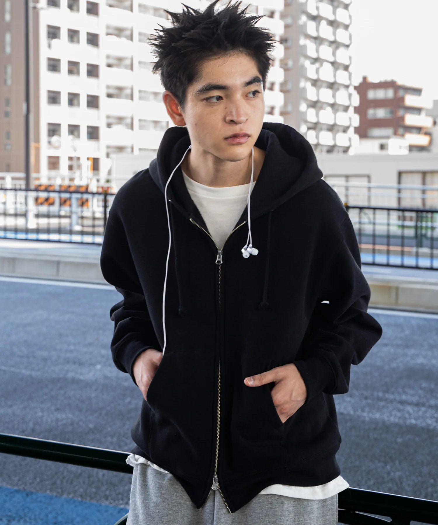 リラックスフィットバックロゴジップパーカー - Image 17