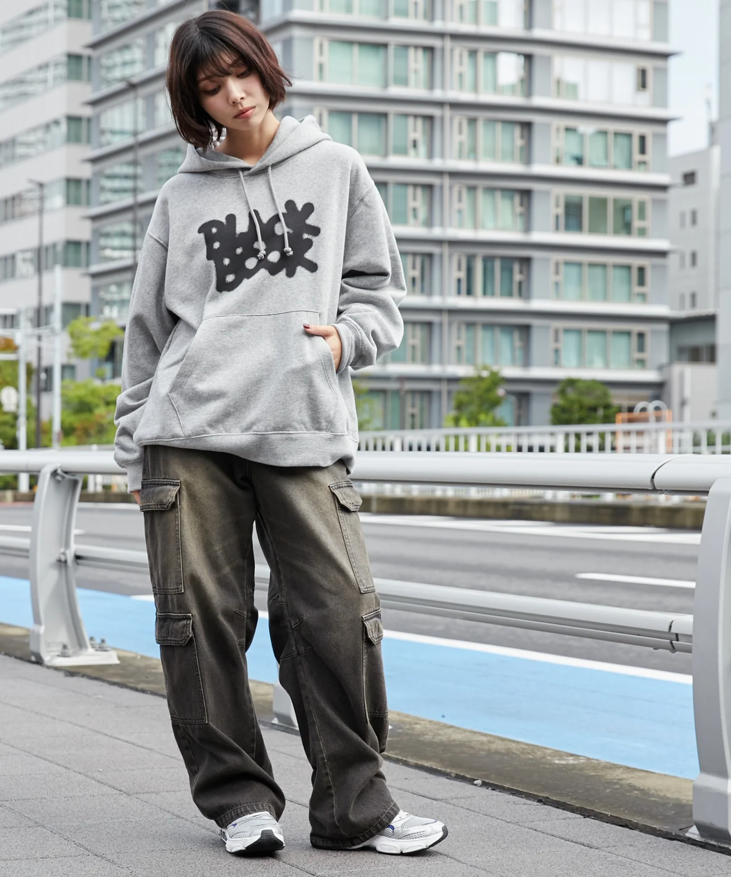 リラックスフィットスプレーグラフィックパーカー - Image 24