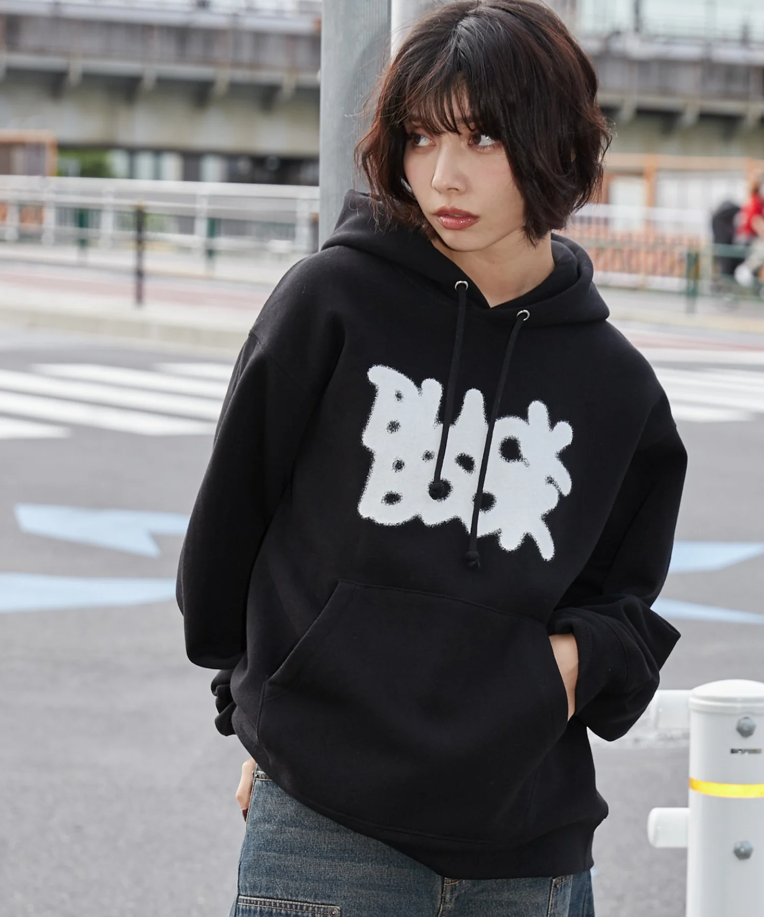 リラックスフィットスプレーグラフィックパーカー - Image 30