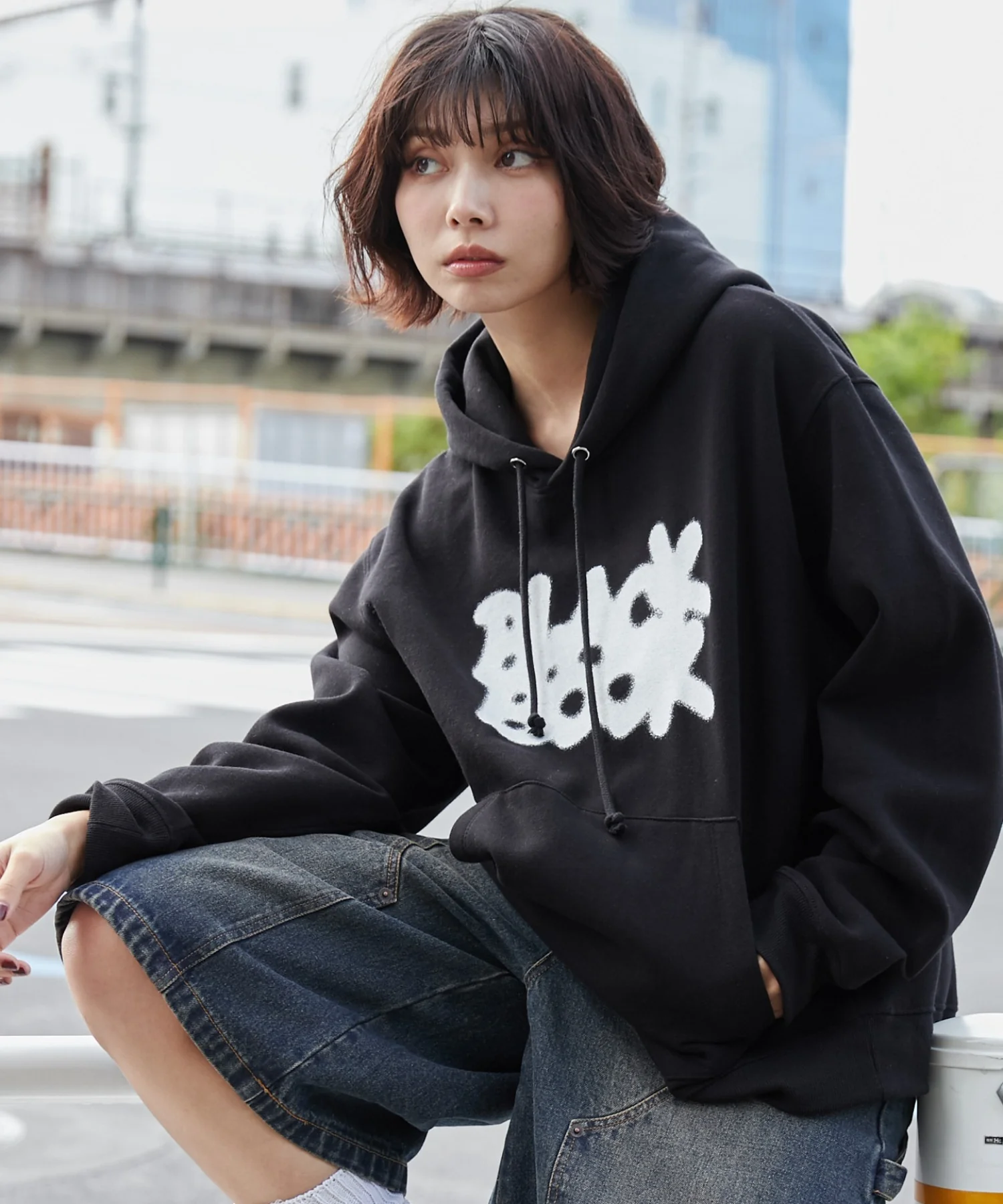 リラックスフィットスプレーグラフィックパーカー - Image 5