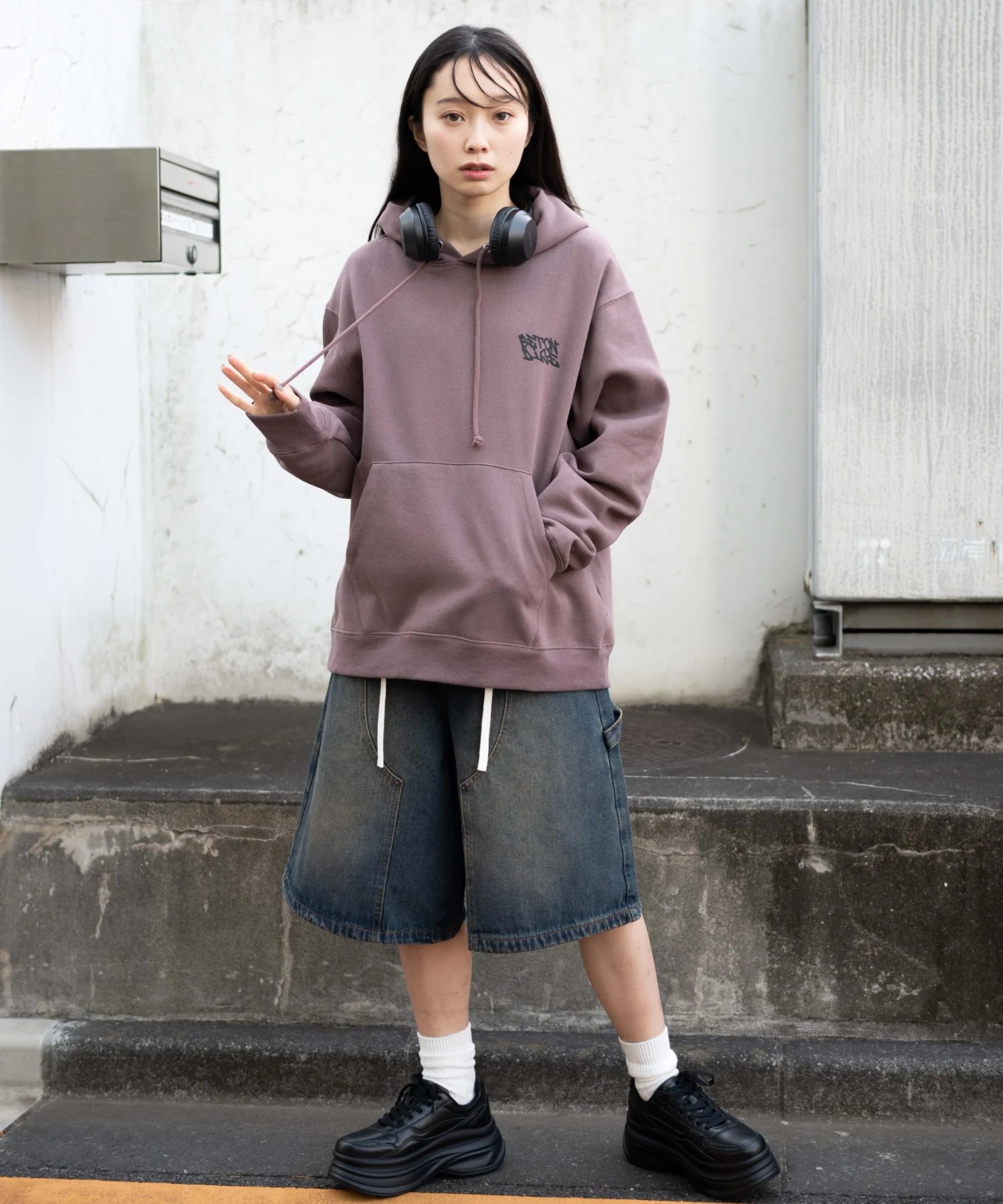 リラックスフィットグラフィックパーカー - Image 11