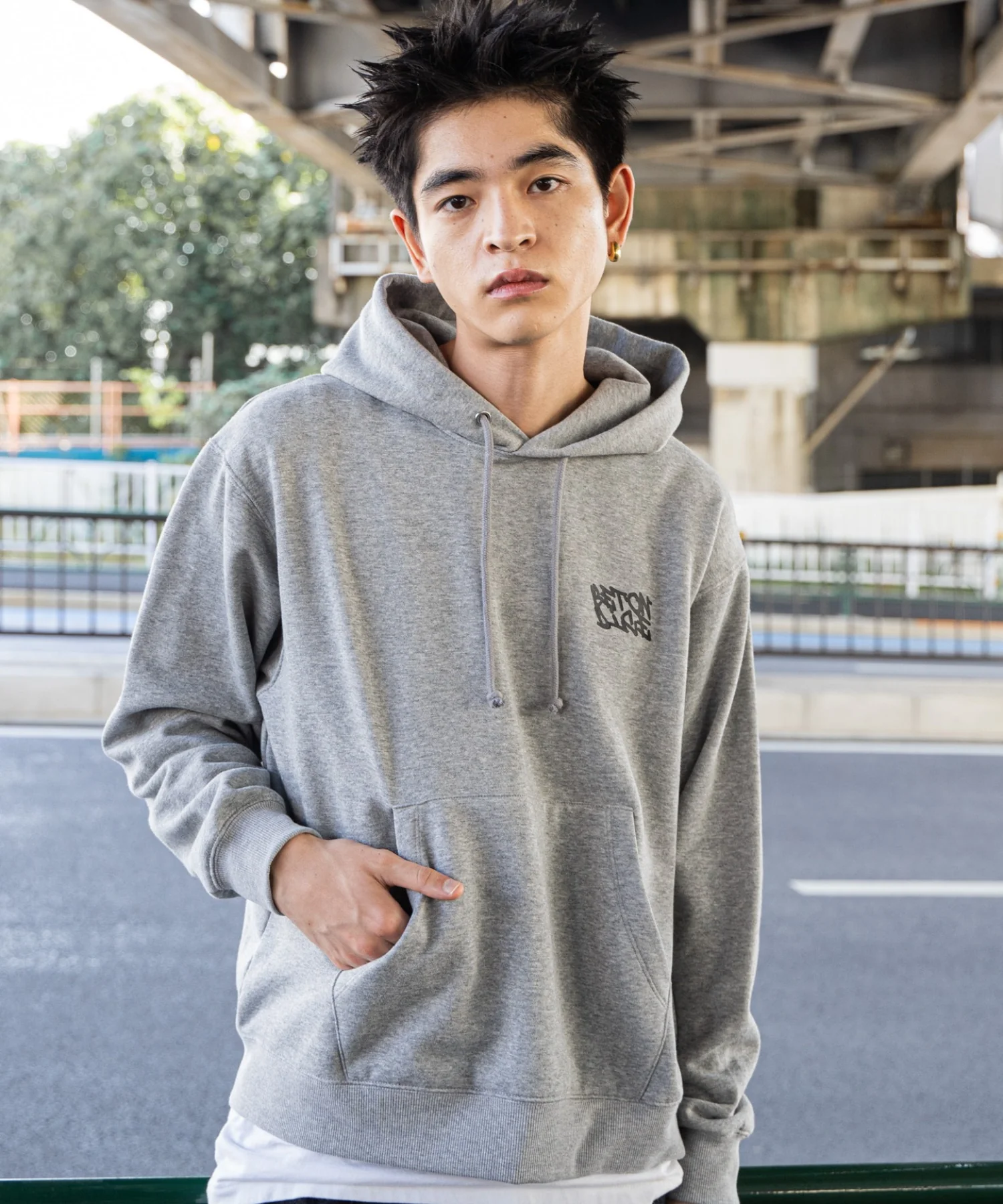 リラックスフィットグラフィックパーカー - Image 20