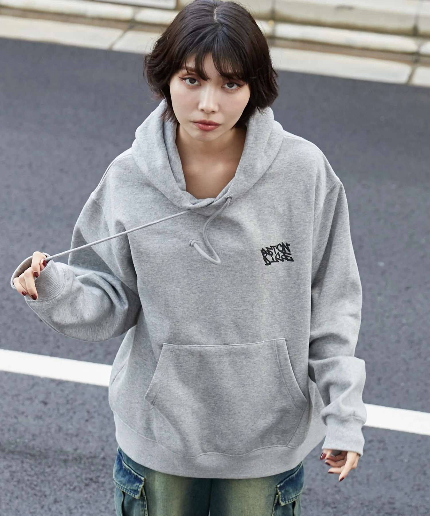 リラックスフィットグラフィックパーカー - Image 25