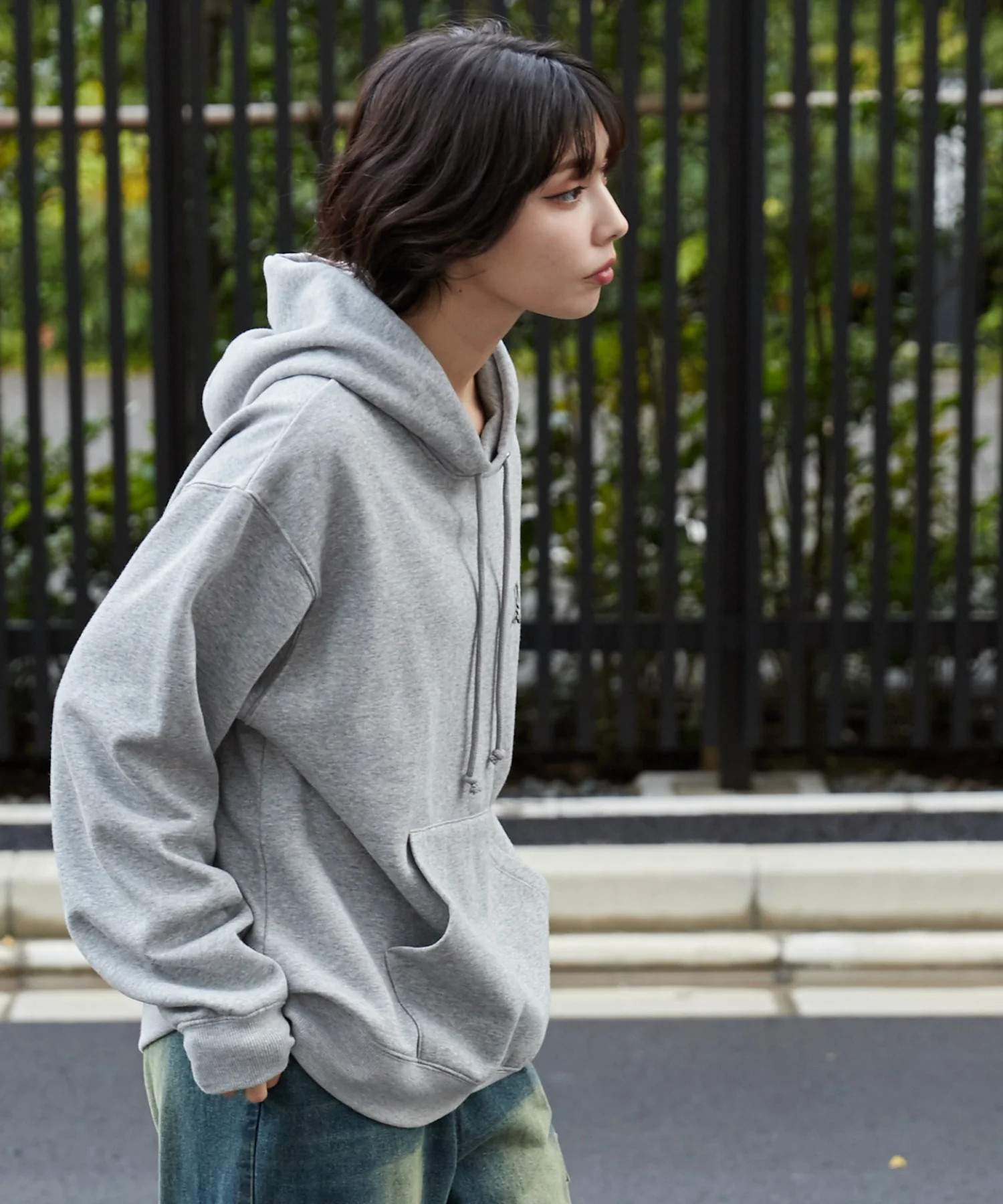 リラックスフィットグラフィックパーカー - Image 26