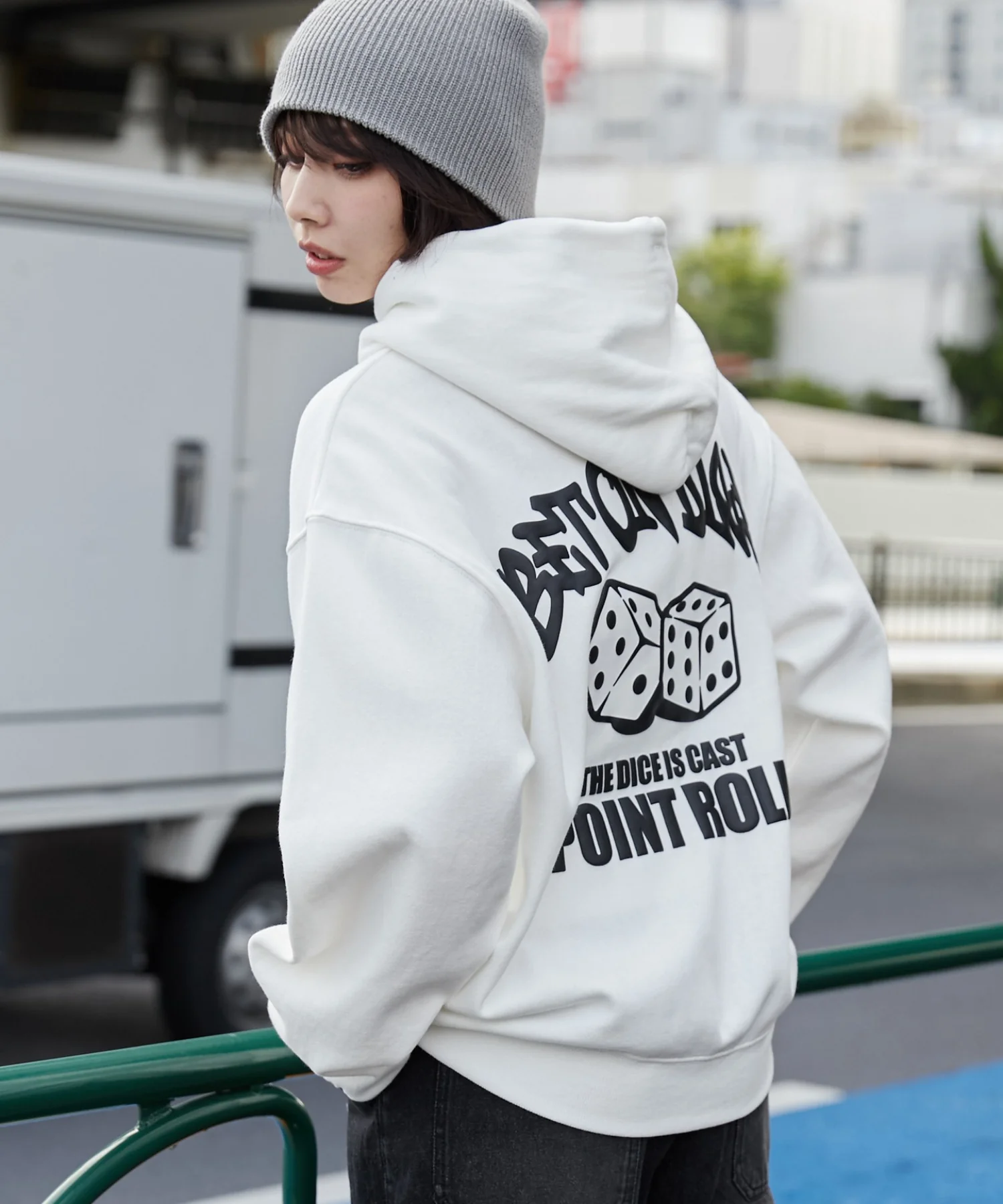 リラックスフィットグラフィックパーカー - Image 3