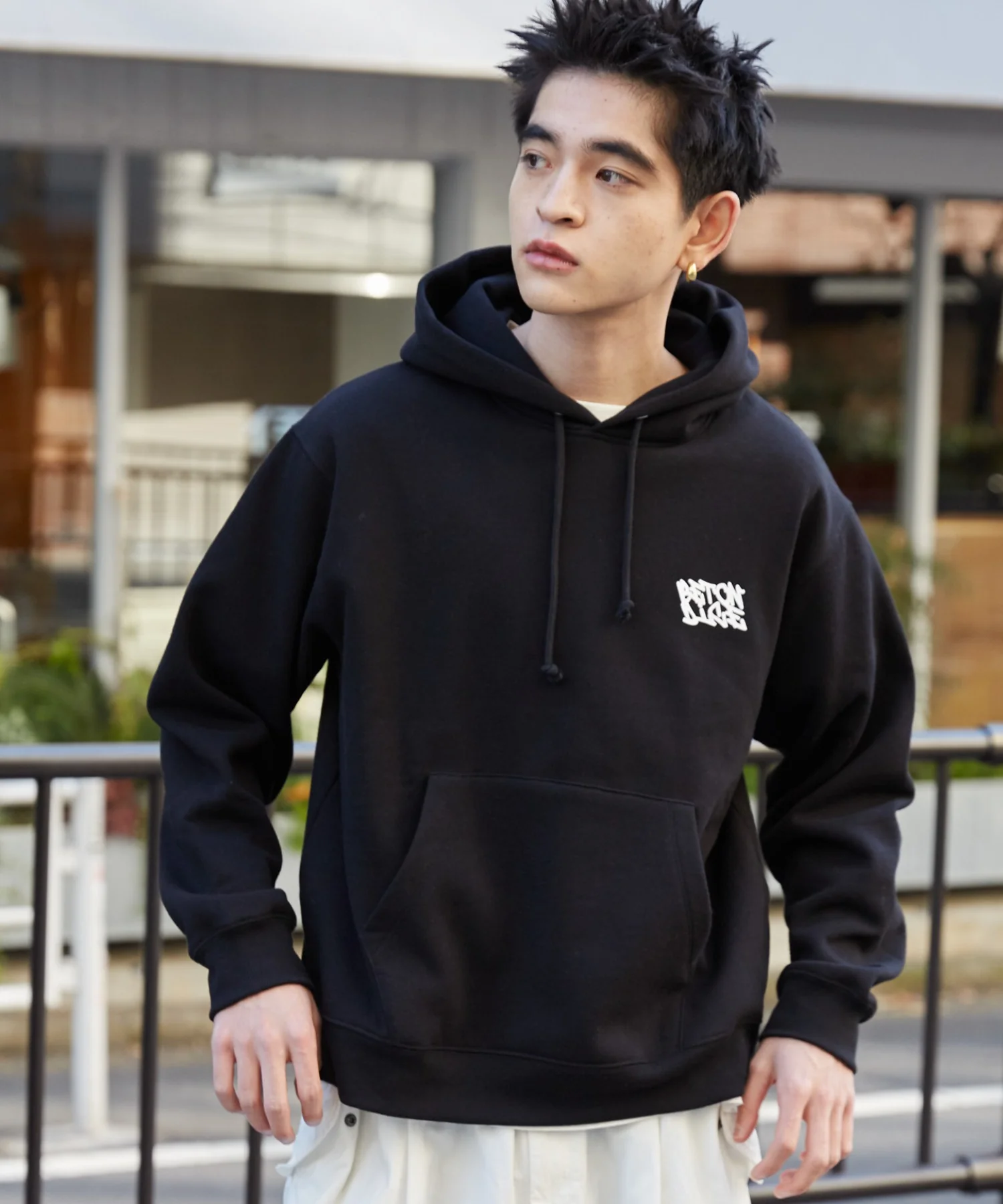 リラックスフィットグラフィックパーカー - Image 30