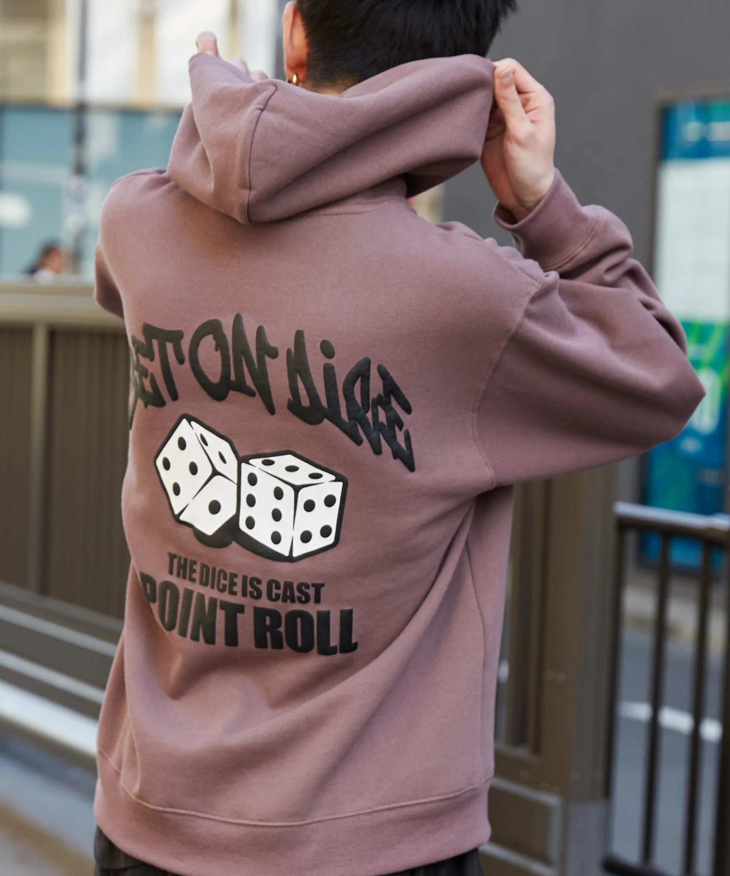 リラックスフィットグラフィックパーカー - Image 43