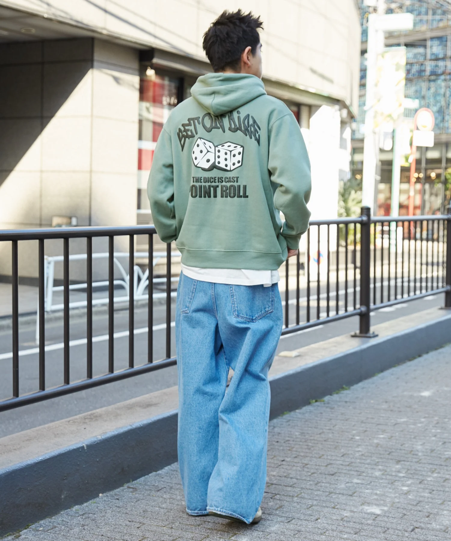 リラックスフィットグラフィックパーカー - Image 50