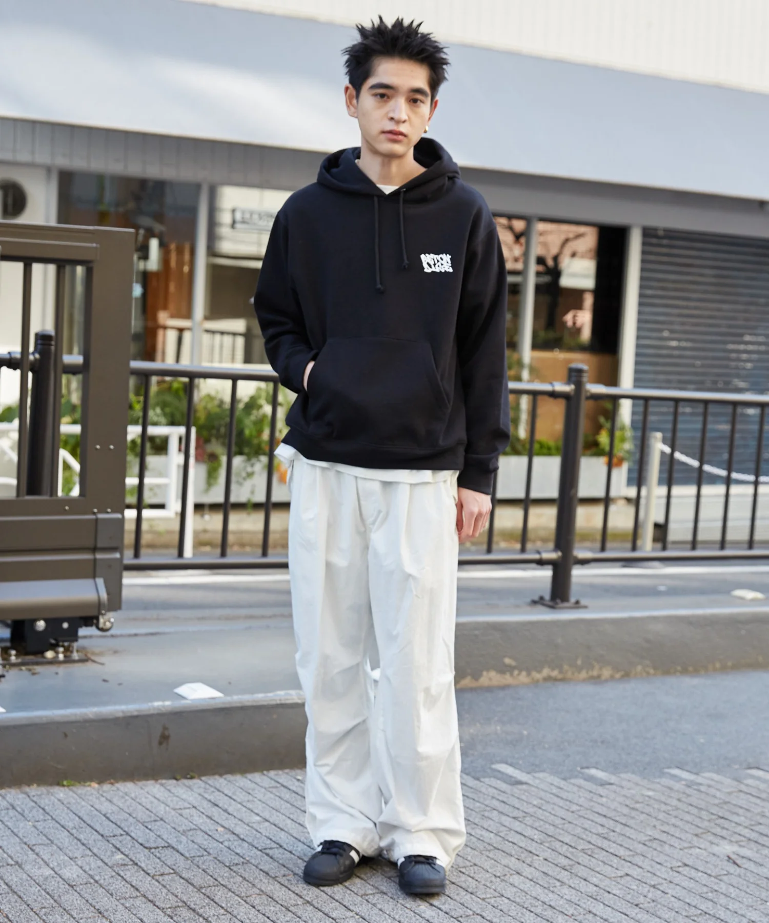 リラックスフィットグラフィックパーカー - Image 9