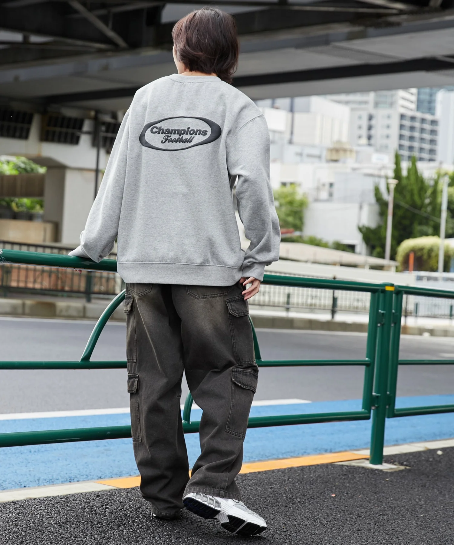 リラックスフィットゲームロゴプルオーバー - Image 8