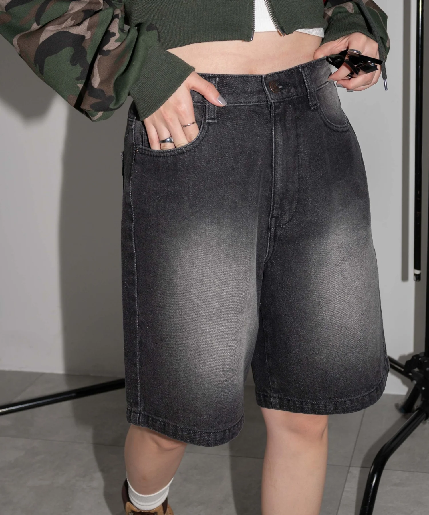 ヴィンテージウォッシュデニムハーフパンツ - Image 3