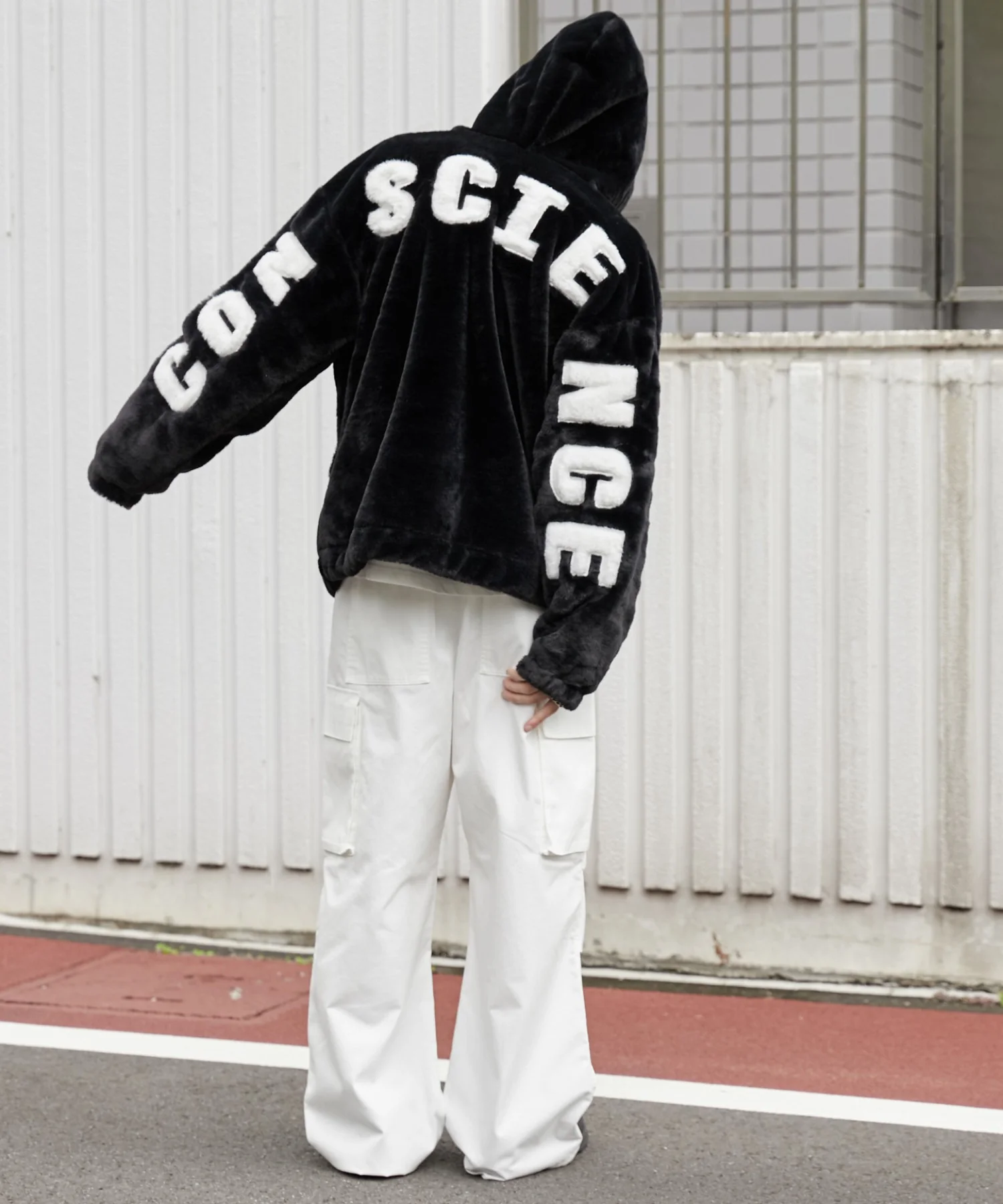 ファーフードグラフィックブルゾン - Image 8