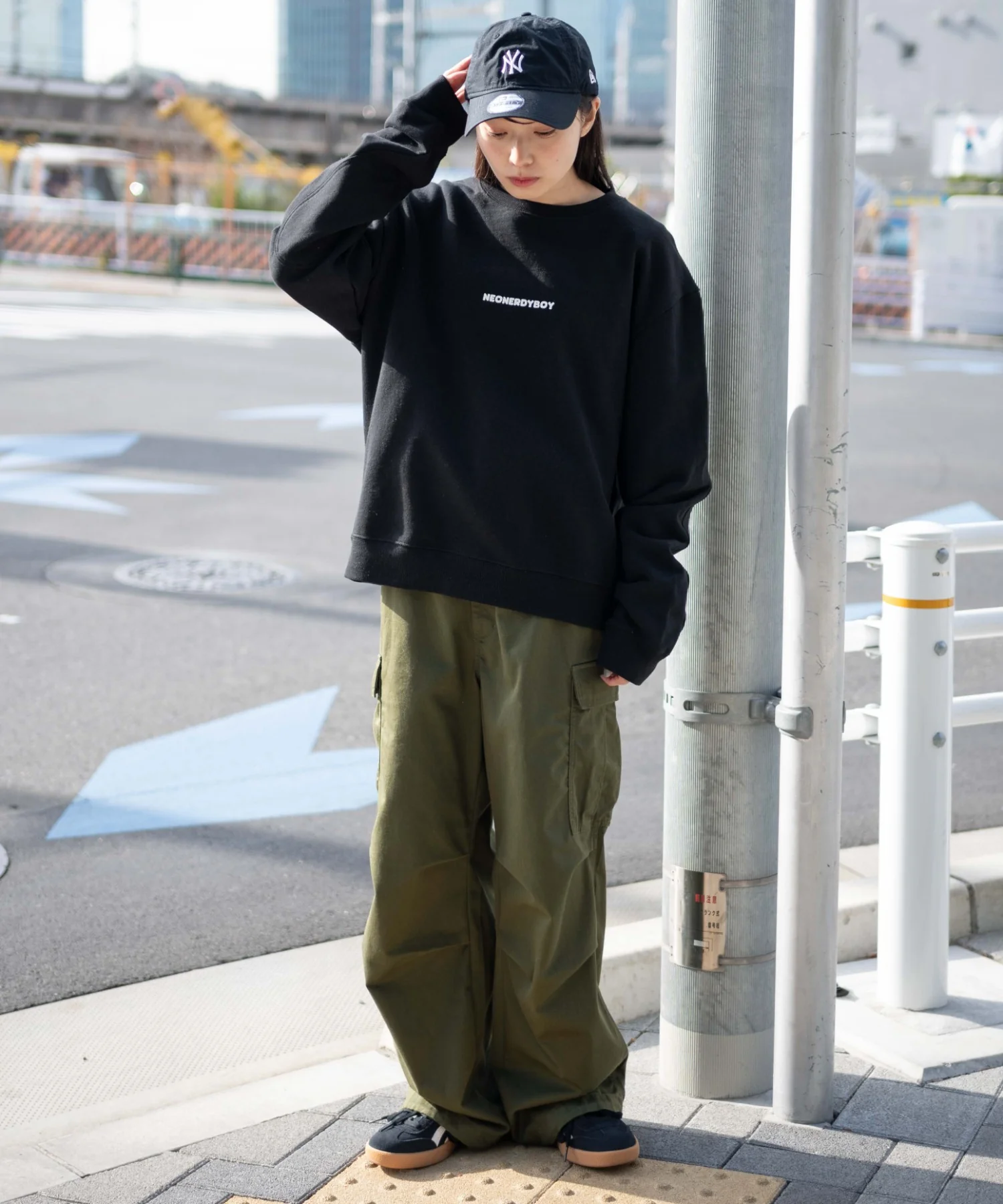 THEBOYエルボーパッチクルーネックPO - Image 11