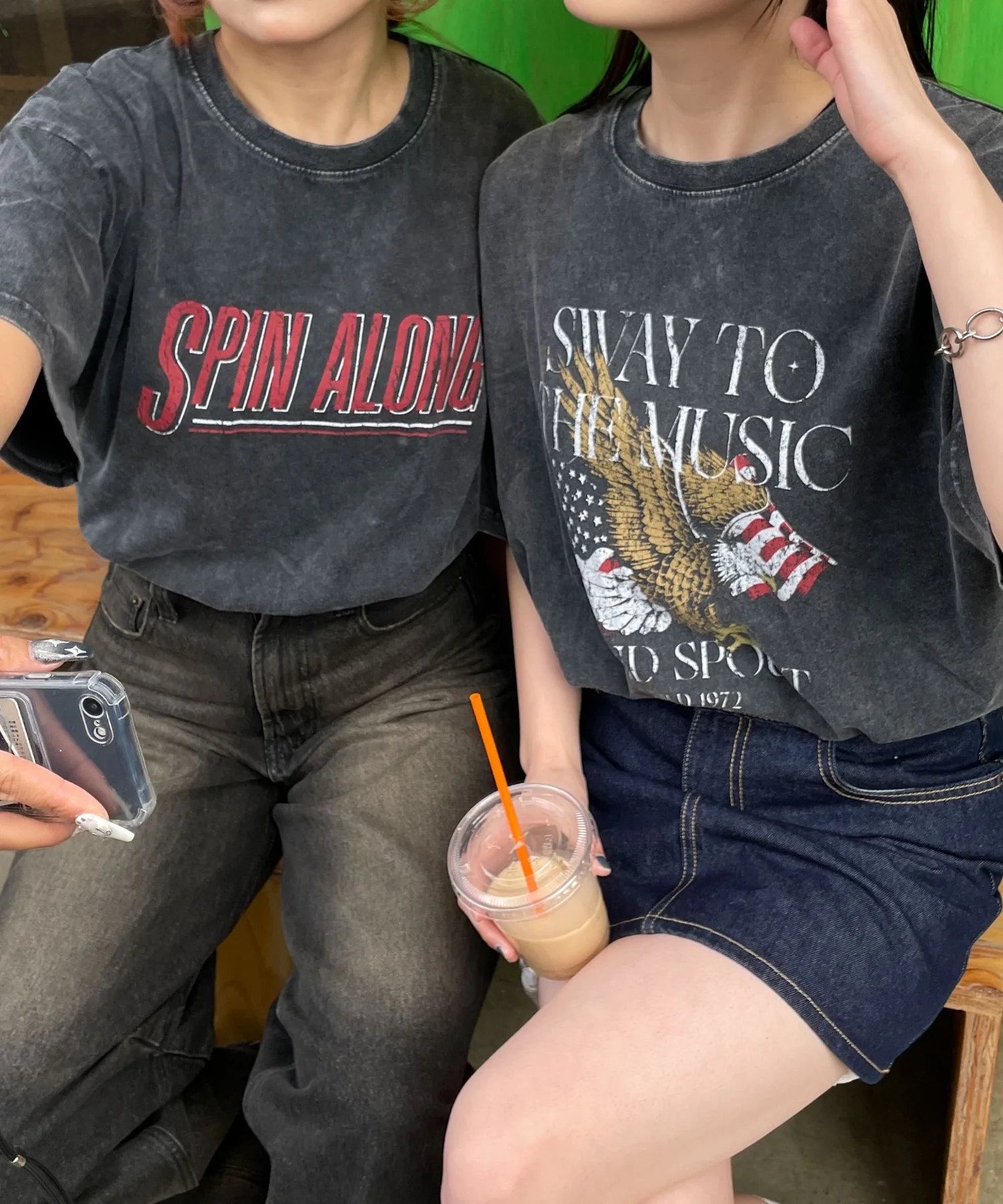 ヴィンテージウォッシュグラフィックTシャツ - Image 11