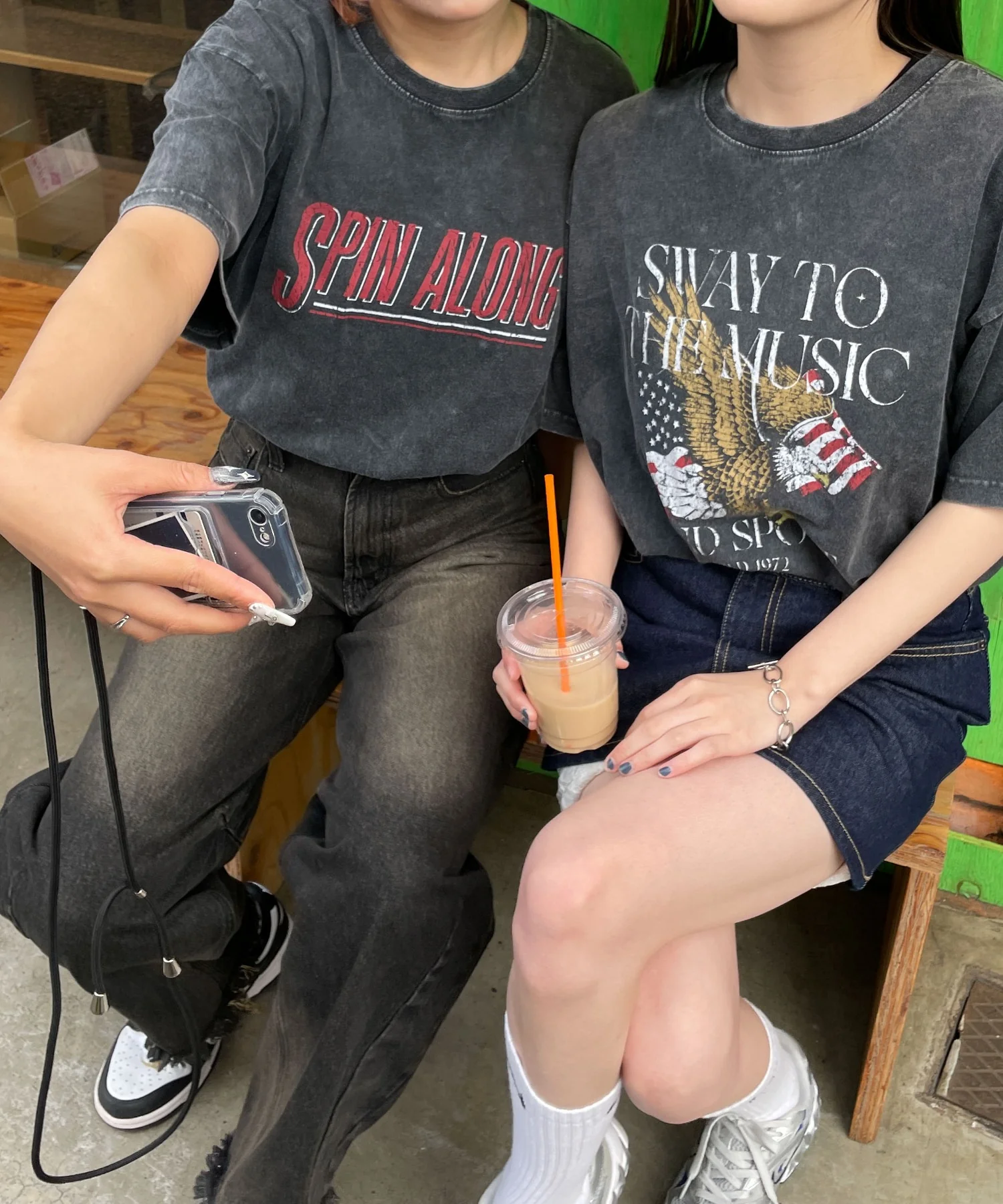 ヴィンテージウォッシュグラフィックTシャツ - Image 12