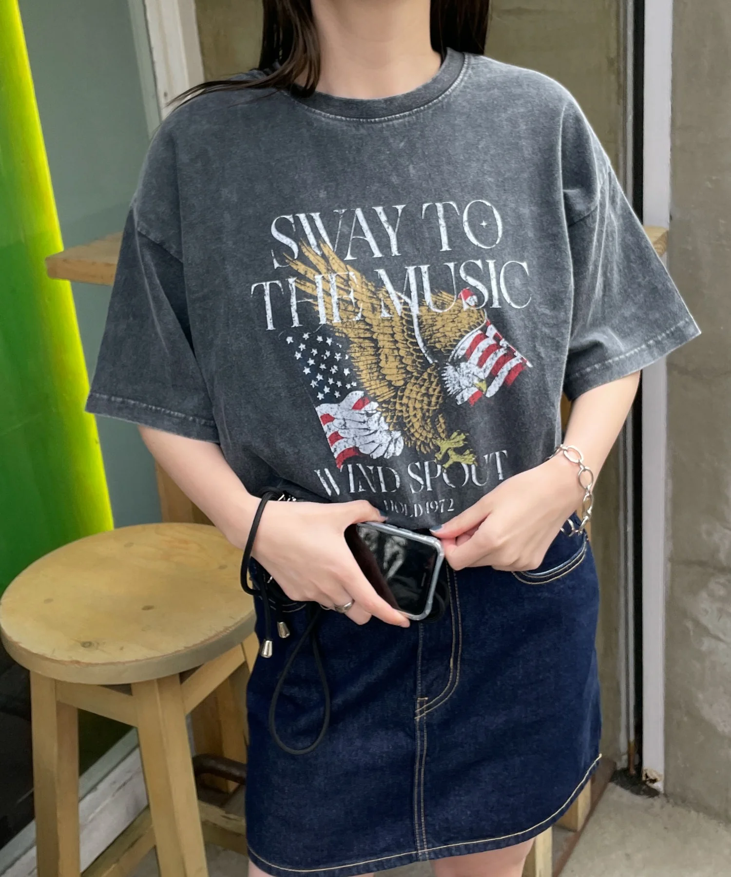 ヴィンテージウォッシュグラフィックTシャツ - Image 25