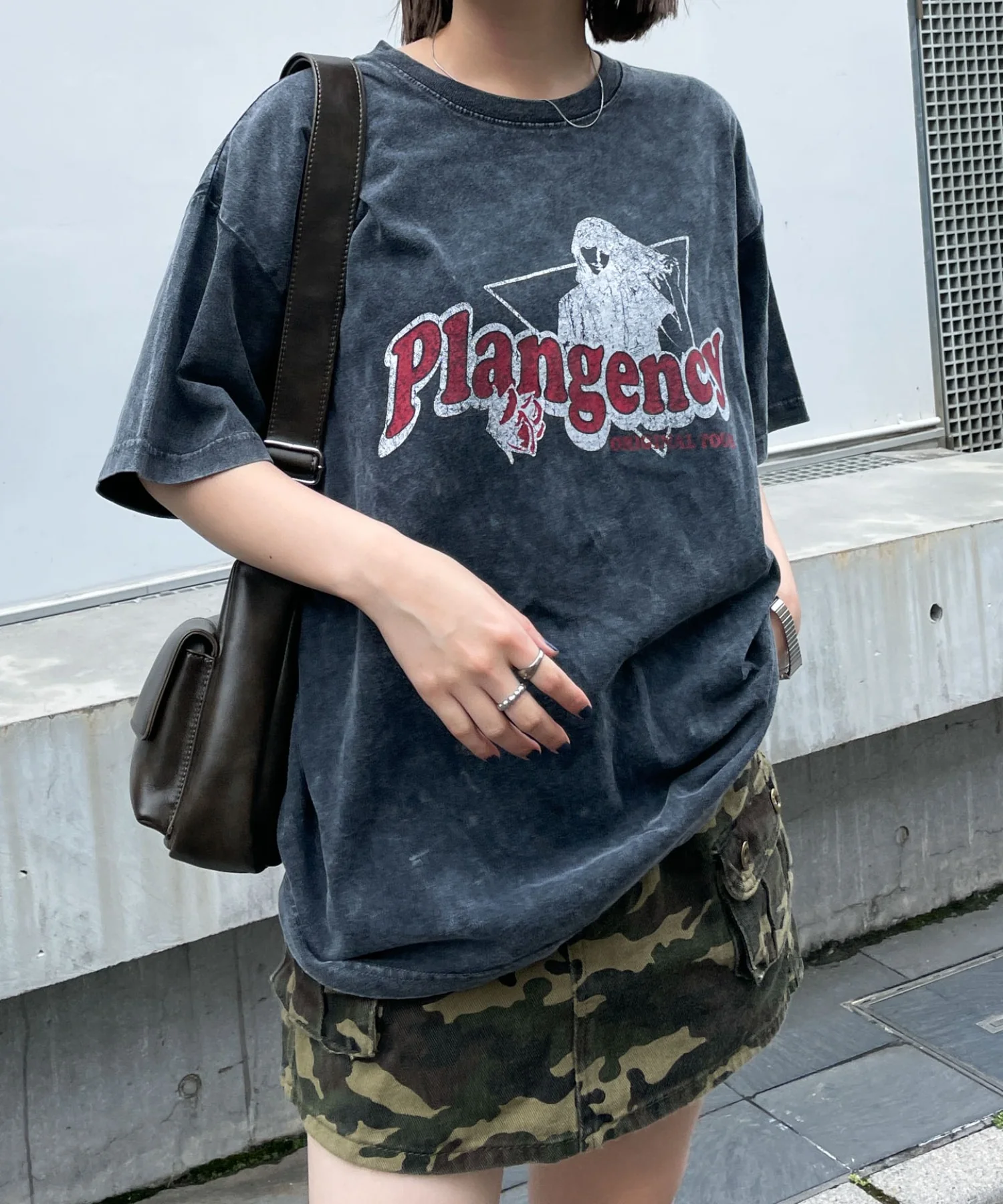 ヴィンテージウォッシュグラフィックTシャツ - Image 29