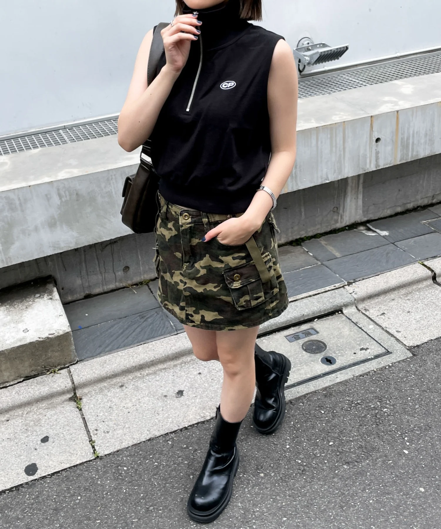 ハーフZIPノースリーブトップス - Image 4