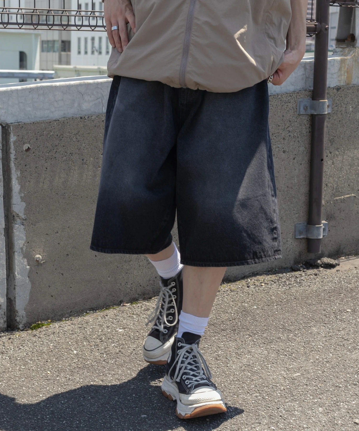 SUPERBAGGYDENIMSHORTS - Image 10