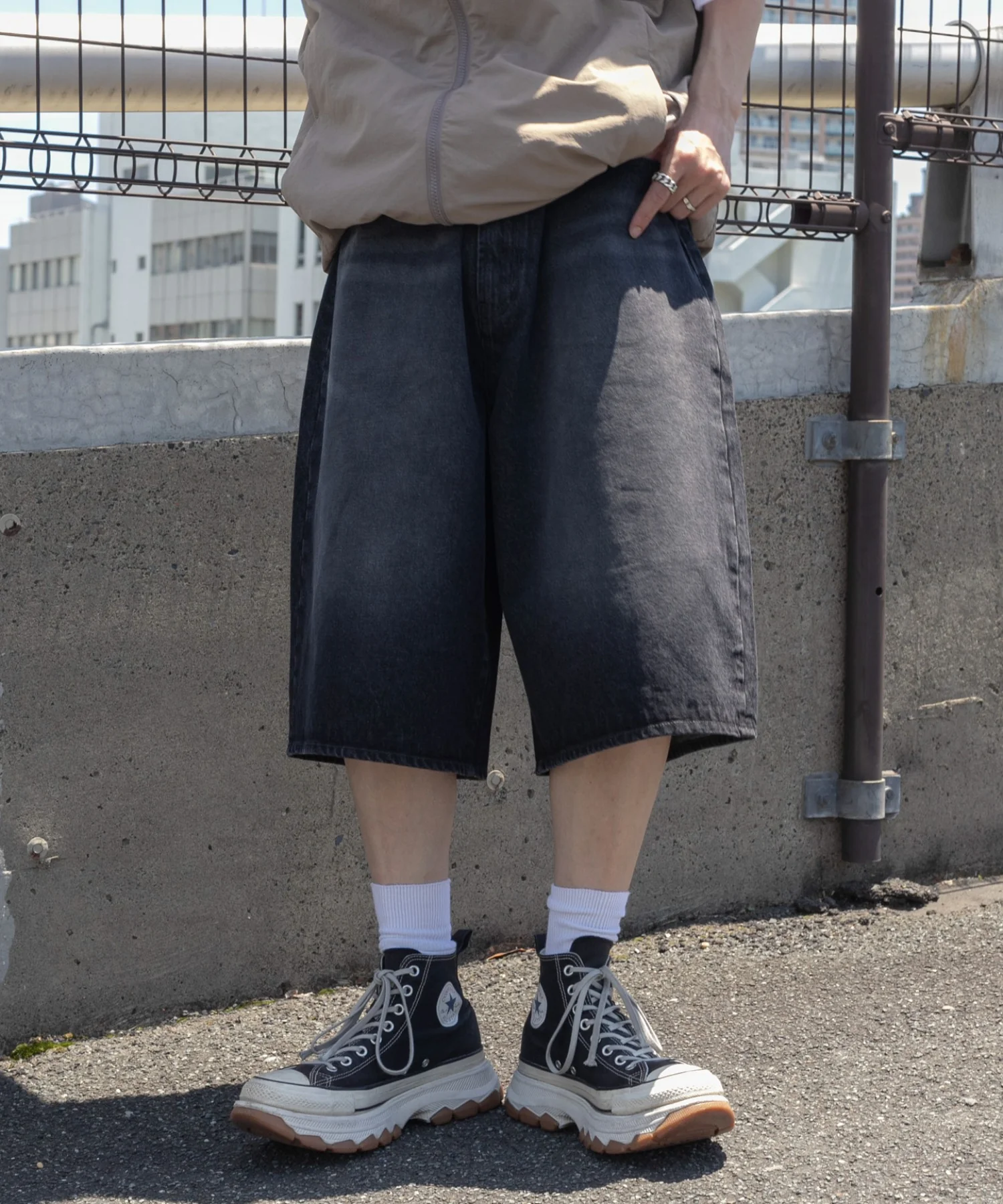 SUPERBAGGYDENIMSHORTS - Image 2