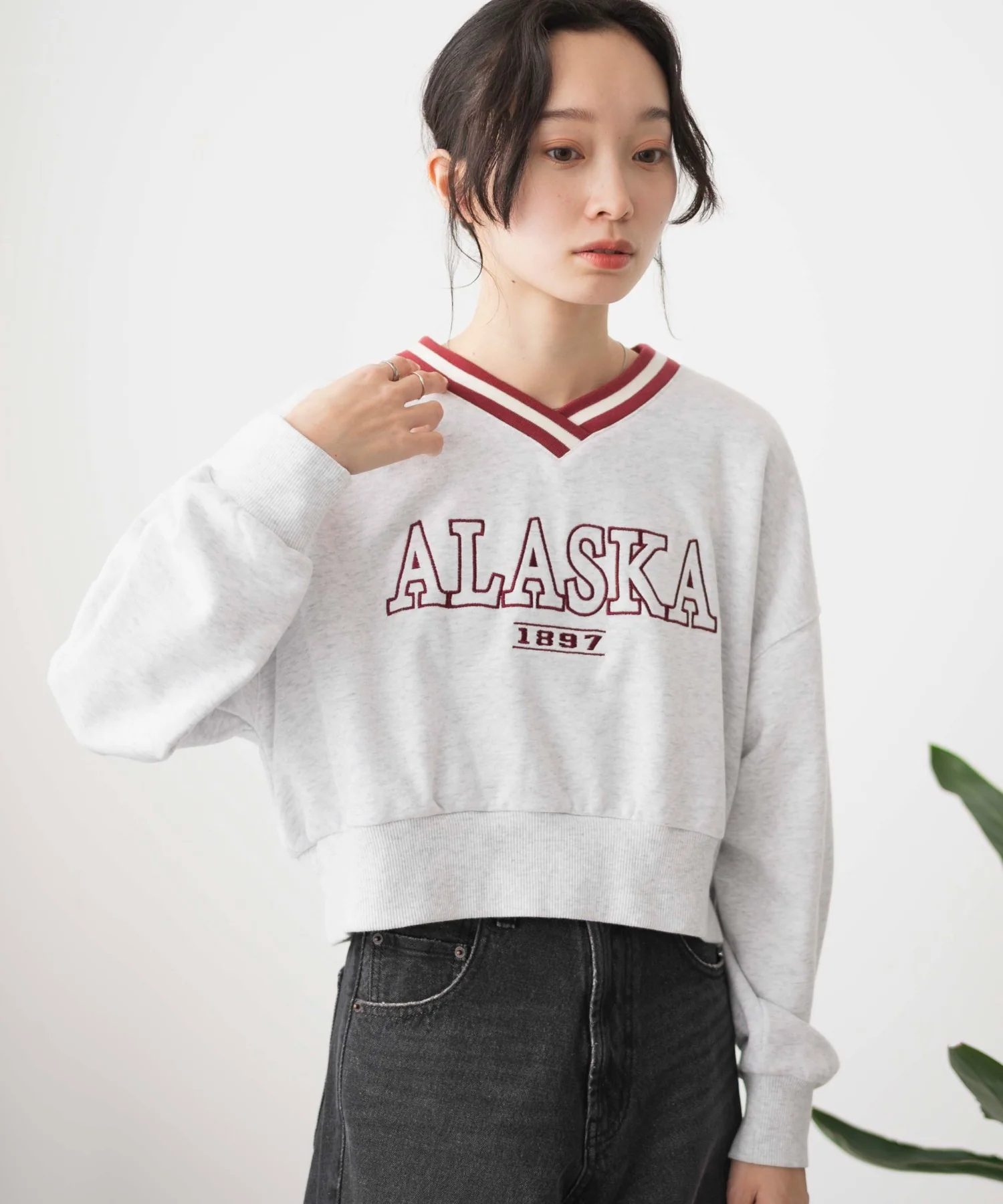 Vネックラインリブショートスウェット - Image 10