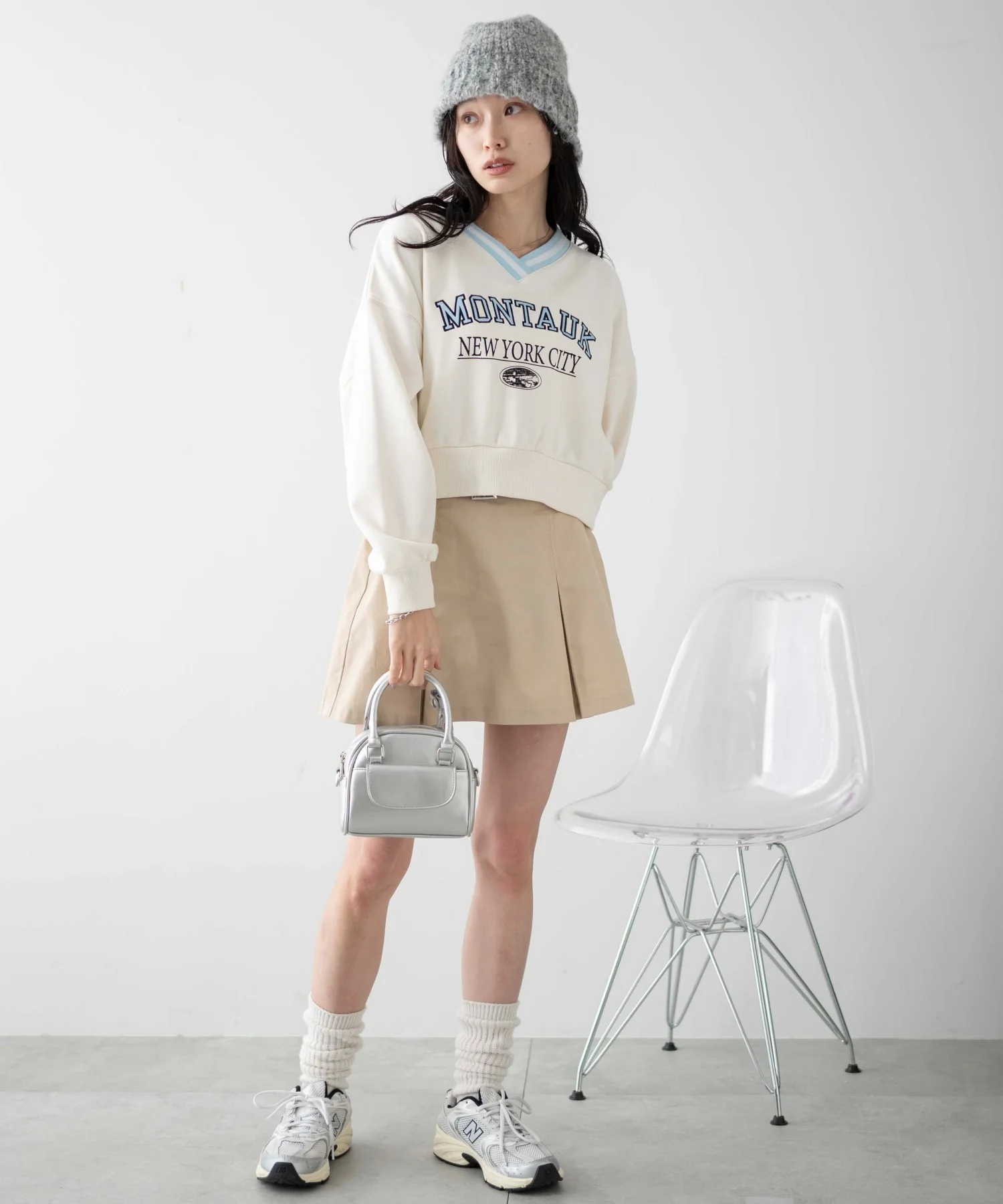 Vネックラインリブショートスウェット - Image 6
