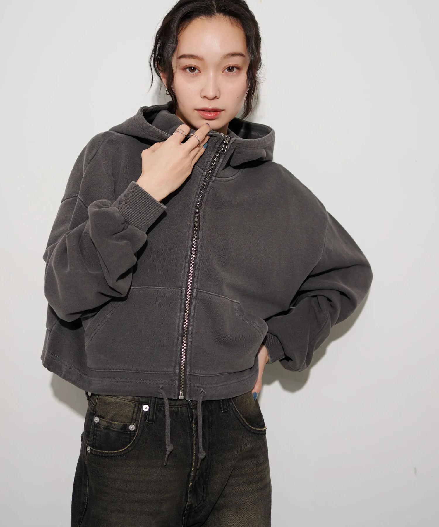 SHORT HIGHNECK ZIP HOODIE - Image 11