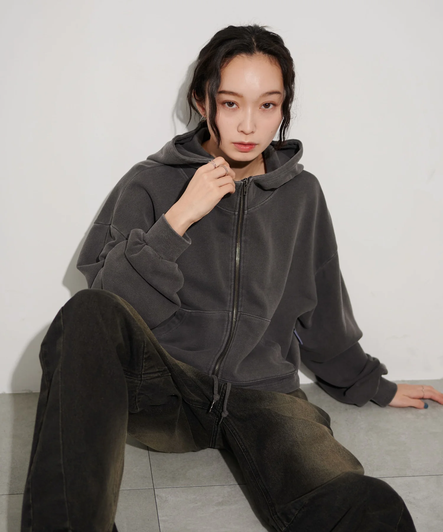 SHORT HIGHNECK ZIP HOODIE - Image 12