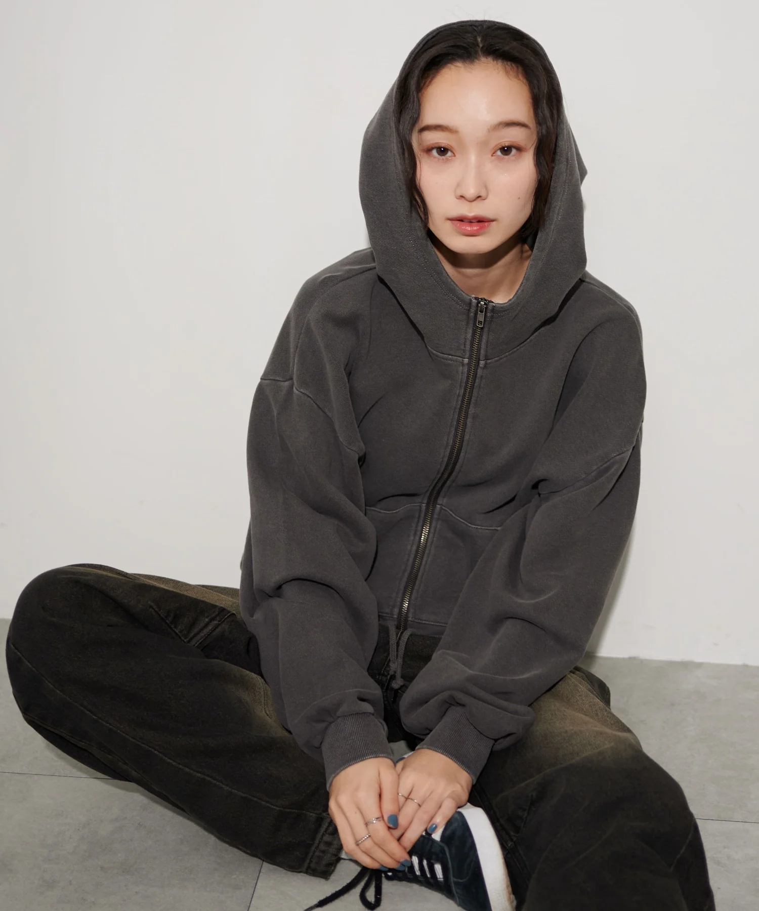 SHORT HIGHNECK ZIP HOODIE - Image 13