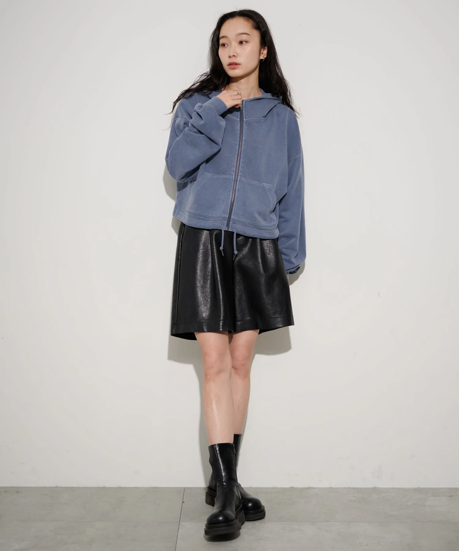 SHORT HIGHNECK ZIP HOODIE - Image 15