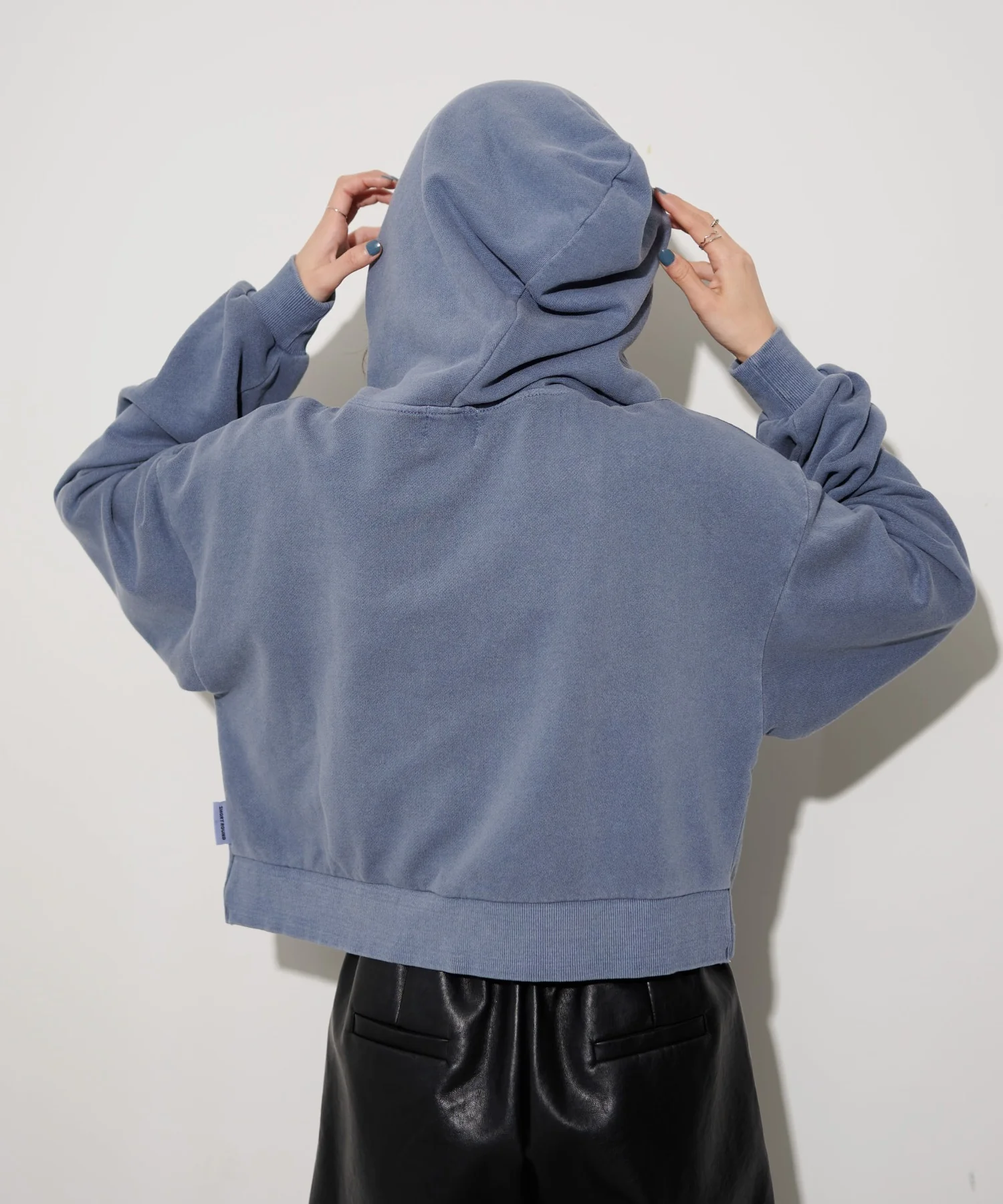 SHORT HIGHNECK ZIP HOODIE - Image 16