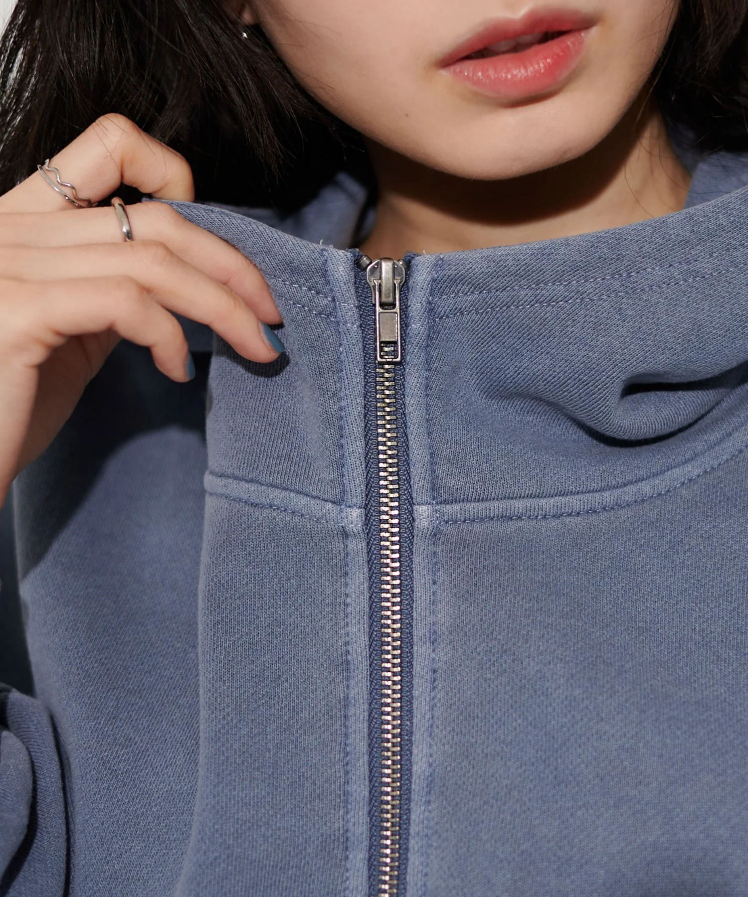 SHORT HIGHNECK ZIP HOODIE - Image 17