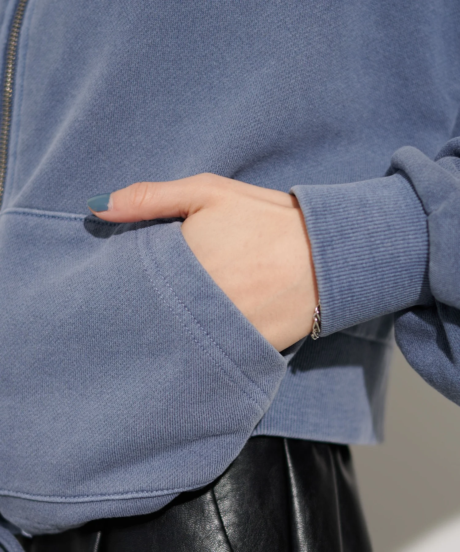 SHORT HIGHNECK ZIP HOODIE - Image 18