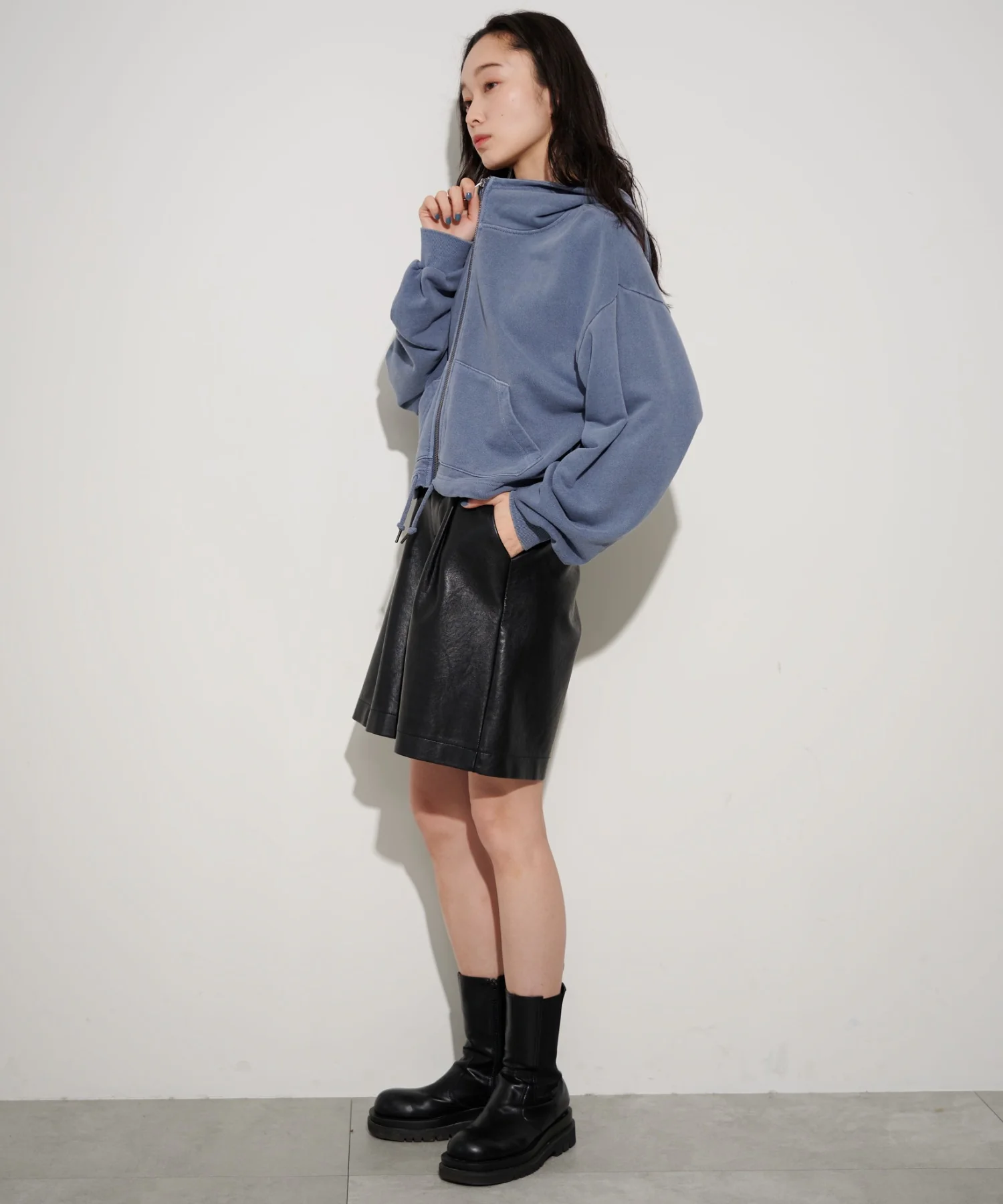 SHORT HIGHNECK ZIP HOODIE - Image 3