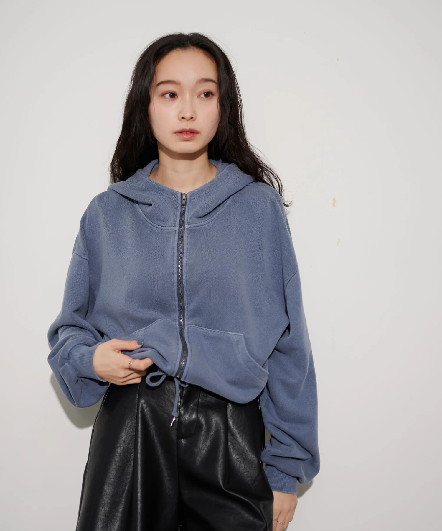 SHORT HIGHNECK ZIP HOODIE - Image 5